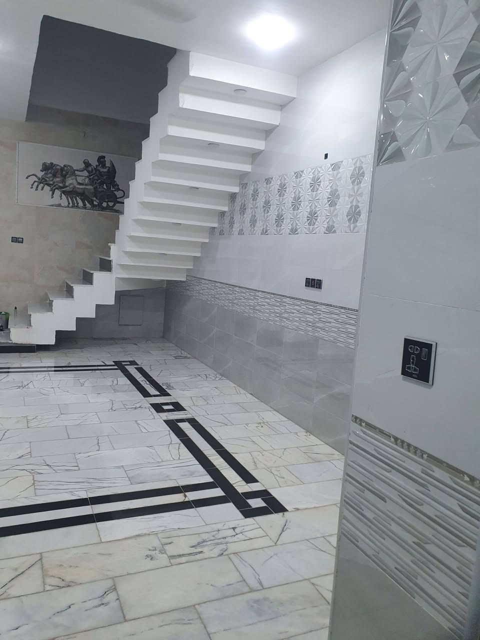 🏡 دار للبيع 
📍 الموقع: حي الكفاءات / مجاور كوين بارك
🚗 ثاني فرع عن الشارع العام

📐 المساحة: 190 م
📏 الواجهة: 8 متر
📏 النزال: 25 متر
📄 نوع السند: طابو زراعي – سند 25
🏠 تفاصيل الدار:
• غرفتين نوم
• صالة + هول
• مطبخ حار وبارد
• أرضية مرمر
• بوب قاصة  داخلي تركي
للإستفسار ***********
***********
