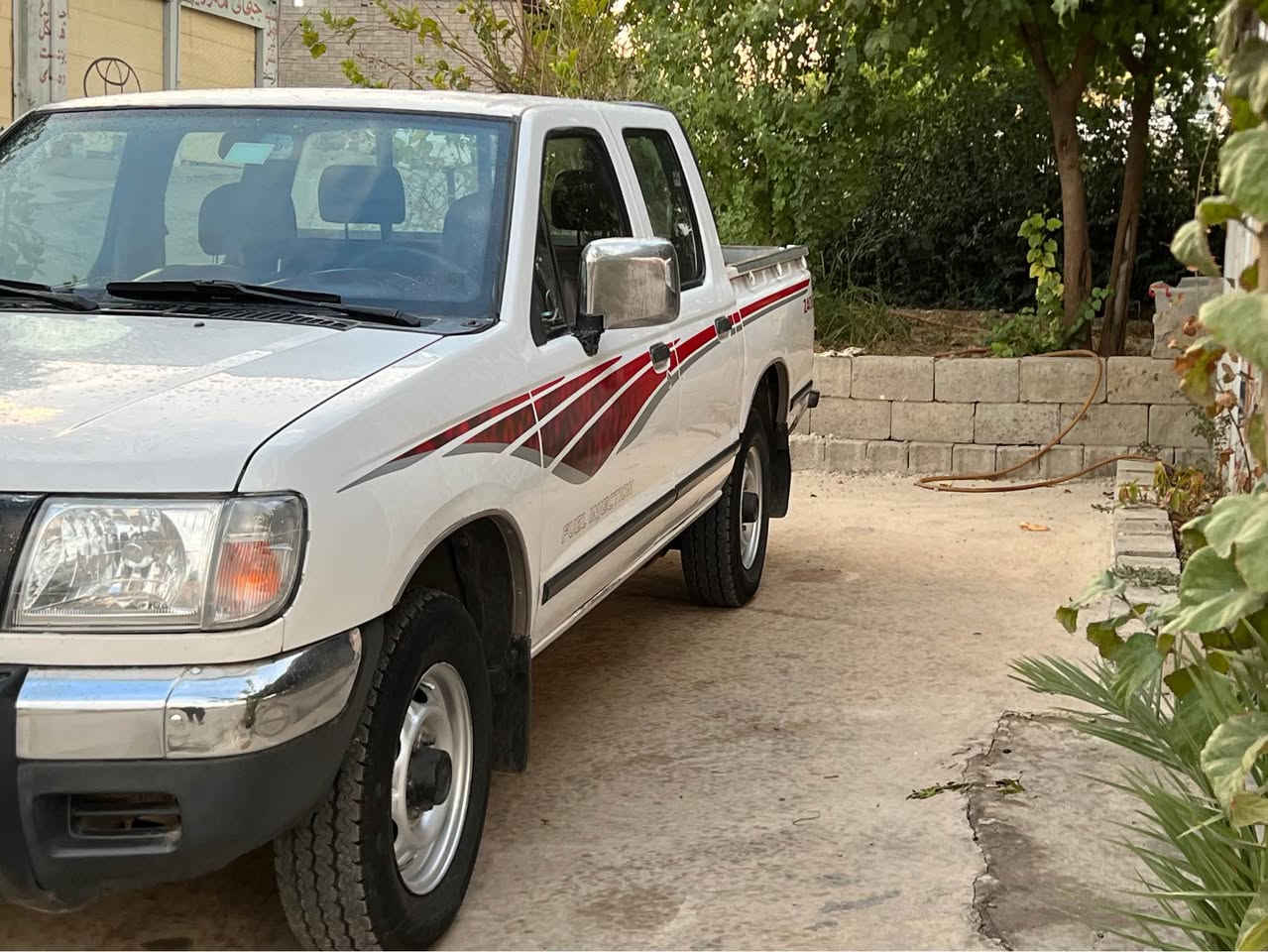 نيسان ايستراد • قفل مركزي • اي بي اس
