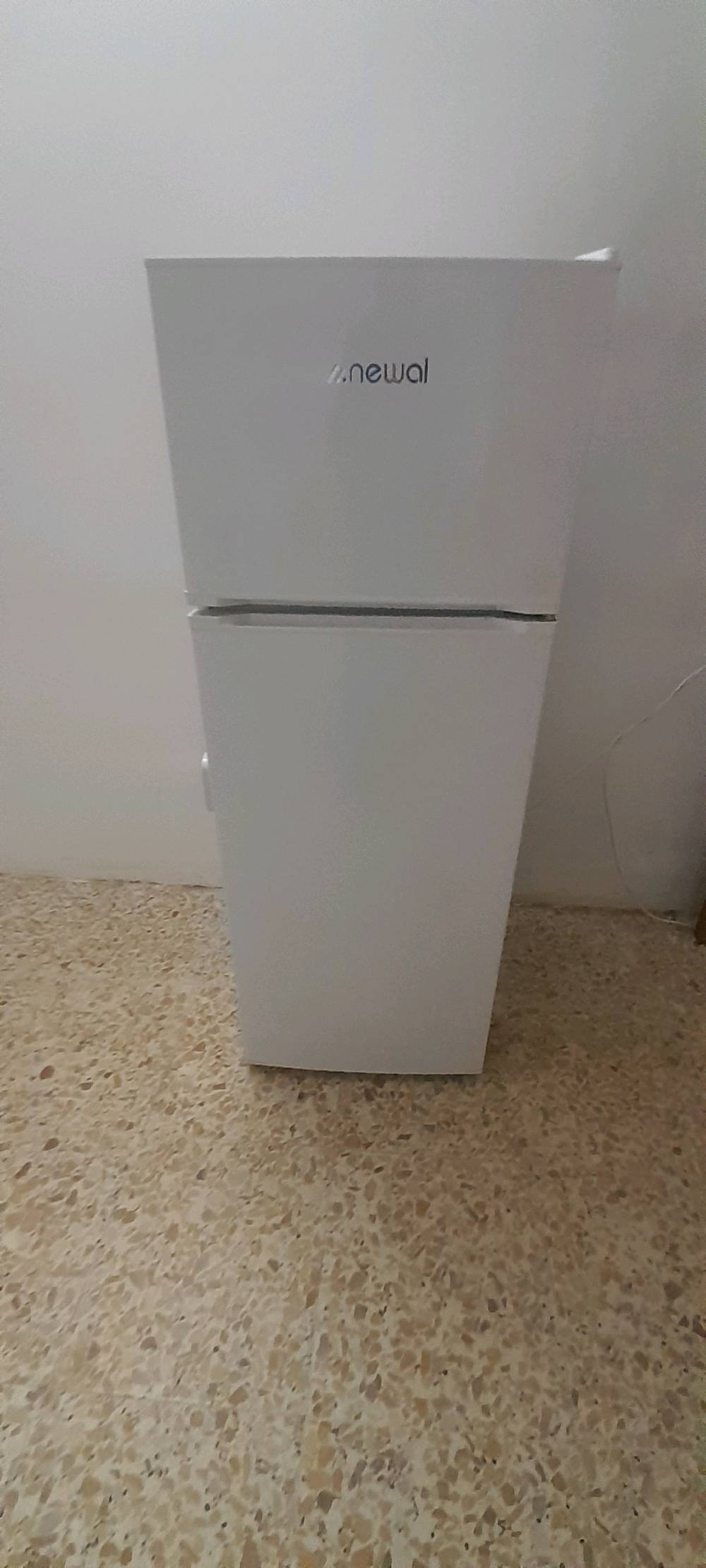 عندي ثلاجة اخت  الجديدة استعمل قليل للبيع للتواصل ***********