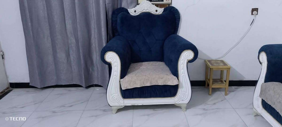 سلام عليكم للبيع تخم تفصال ونضيف اخو الجديد السعر 600 الف المكان بغداد الدورة البعيثه ***********/***********

نص مكتوب في الصور:
- TECNO