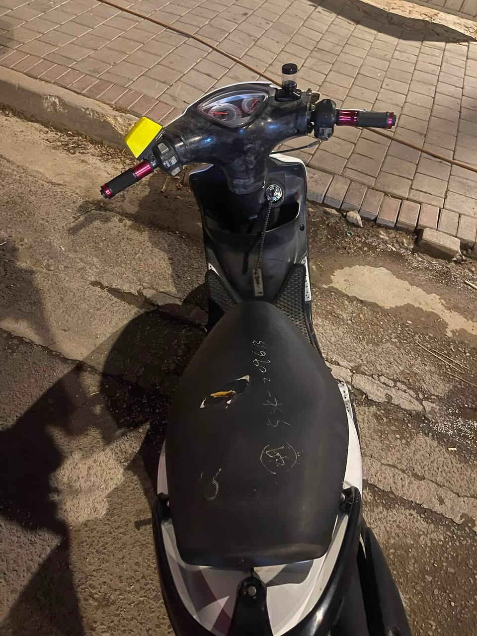 سلام عليكم دراجه ماكس عدله دراجه خير من الله
بيه يدات رياضي 
وعنبار رياضي
قبق فلاوينه رياضي
ويل سلفر 
ودشبول رياضي 
كهربائية كله شغاله من اشيار عالي ناصي كله شغال كهربائيات محرك خير من الله شلعه ومعدل تاكل الكاع لا تبخير ولا تنقيص
مكاني بغداد رقمي ***********
