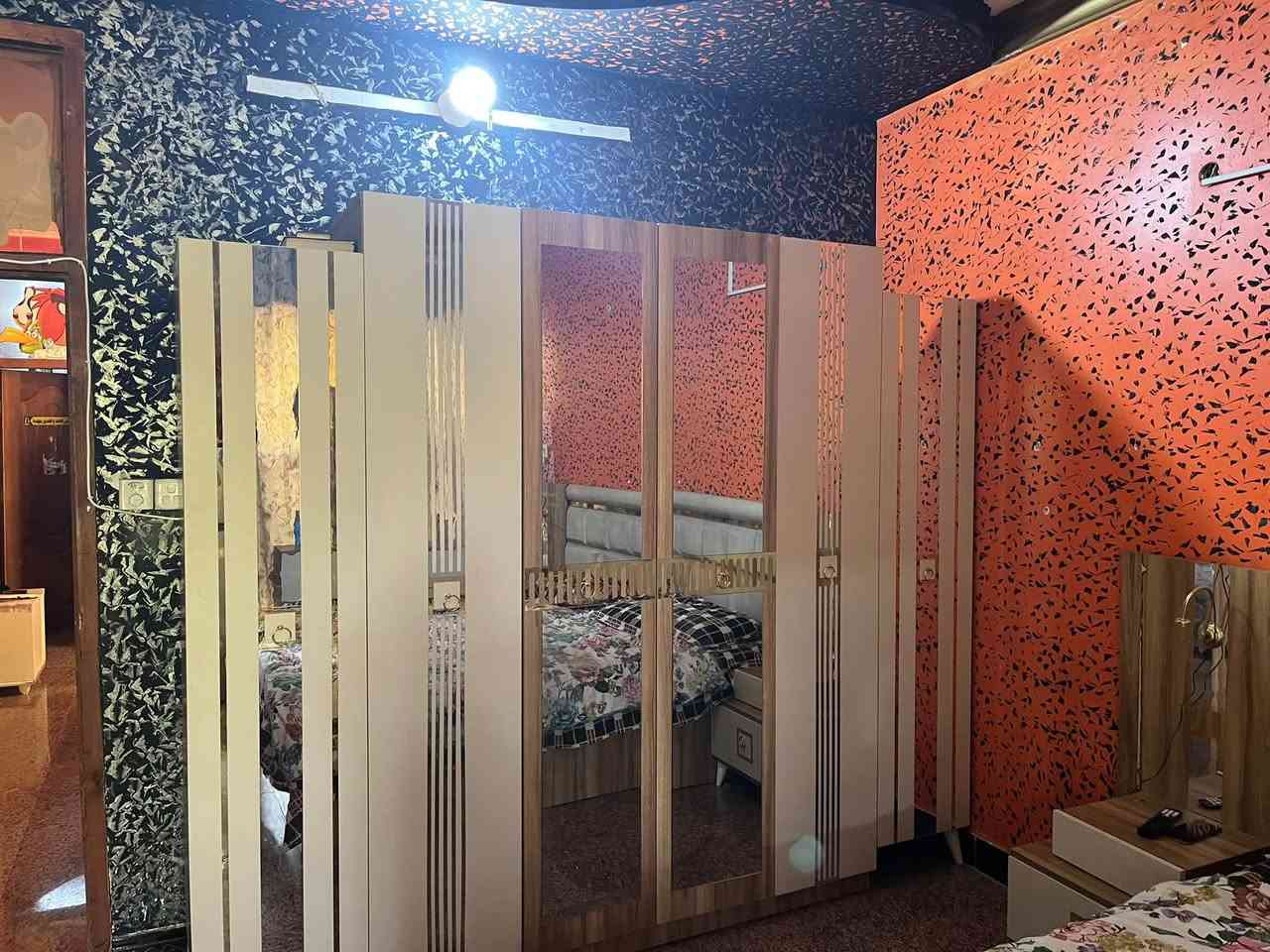 السلام عليكم غرفة نوم تركية 8 قطع نضيفة كلش السعر 500 الف وبيها مجال /تخم 9 مقاعد نضيف السعر 300 وبي مجال العنوان بغداد المعلمين الرقم *********** واتساب موجود
