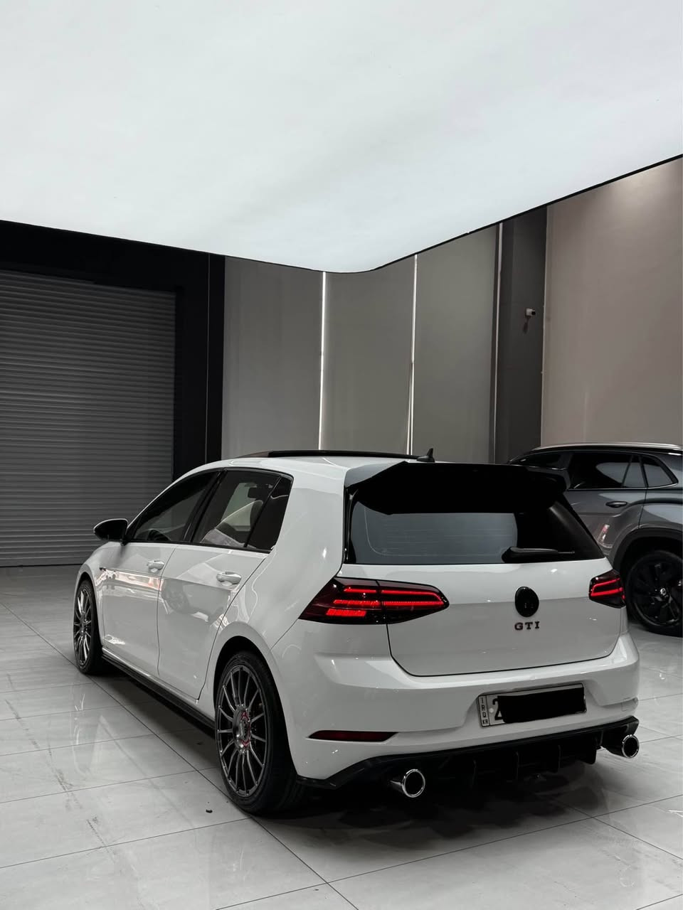 GOLF GTI 2020 
ئەمریکی ٢٠٢٠ تەنها بۆنیت بۆیاغە بێ ژورێ ئێرباک سوکان سیستەم مواسەفات فول فول پانۆراما جلد کوشین سارد و گەرم لایت متەحەریک ٤ مۆدی لێخورین تەنها ٨٢ هەزار رۆیە گێر و مەکینە کارەبایات تەقە و رەقە هەموی بەشەرت رەقەم سەنەوی هەموی نوێ هەتا فحس و هەزەشی نوێیە یەکەک لە جوانترین گۆلفەکانە 
لۆ سحری تەلەفون بکەن تکایە جوابی نامە نادەمەوە 
*********** أربيل, العراق
