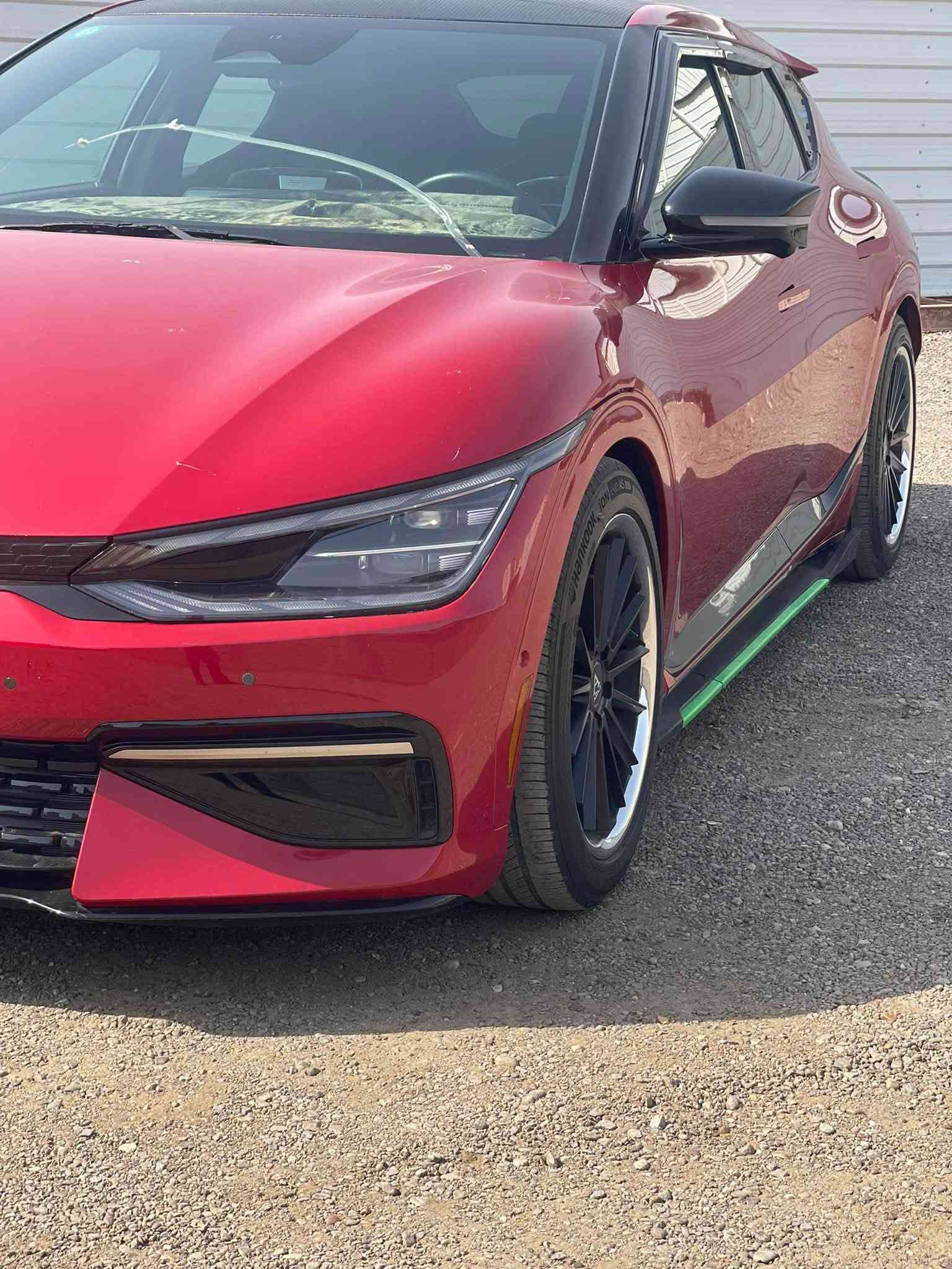 EV6 -GT الفئة الاعلى
💎 ســعــر ✅ ((( 205$ )))
المواصفات:.
بصمة + ترجع وتقدم من خلال البصمه
بانوراما
لايت عدستين 
لد نهاري 
اشارة لكزز من الشركه
تعديل كامل من التايرات+ الوياله من امريكا 🇺🇸
لوي برتقالي من 🇺🇸 وضعيه رياضي
6 حساسات اماميه و6حساسات خلفيه
رادارات امامي عدد 2 يم اللايت
رادارات خلفيه عدد2 
ولانقص بيها 
سرعتها من الصفر الى 100 ب 3 ثواني 
دبل ماطور خلفي +امامي
قوة حصانيه تعادل 580 🐎 🚀
كشنات اماميه +خلفيه تدفئه
وضع الانطلاق او اقصى سرعه الي هي الدكمه الخضراء GT
يدات كهربائية من خلال الفتح والقفل او التقرب من السياره
مري شفط
شحن لاسلكي 
شحن تايبسي
شحنUSB
كشن حضن رياضي مخطط 
بي خط اخضر يرمز للفئة مالتها وفئة السيارة
داتا شو
ماشيه 32 الف مايل فقط
ثلاث انضمة قيادة SPORT وECO وNORMAL
الشحنه الوحده تمشيك 550 كيلو
سماعات MERIDIAN SURROUND
داخل اسود مخطط بأخضر يرمز لفئتها
شاشه كبيره متصله 
صندوق كهرباء 
أشاير بالمري 
تكدر تنطي لبيتك كهرباء من خلال التحويلة مالتها 
السياره جديده بمعنى الكلمه 
هدوه وعزل ممتاز 👌 
ستيرن تدفئه
مثبت سرعه
تنبيه الخروج من المسار
ابل كاربلاي
شحن سريع بوقت قصير
انضمة  مساعده قيادة متقدمه
گير ماوس
اوتو هولد
هاند بريك كهرباء
كاميرات 360 إماميه وخلفيه وجوانب و360 درجه

حادث امامي بدون صبغ ولا شبر تبديل 
بنيد نفس اللون ودعاميه اماميه 
نفس اللون غير هاذا السياره مكفوله 
حته من الشخط 

رقم التواصل :-:-: ***********
