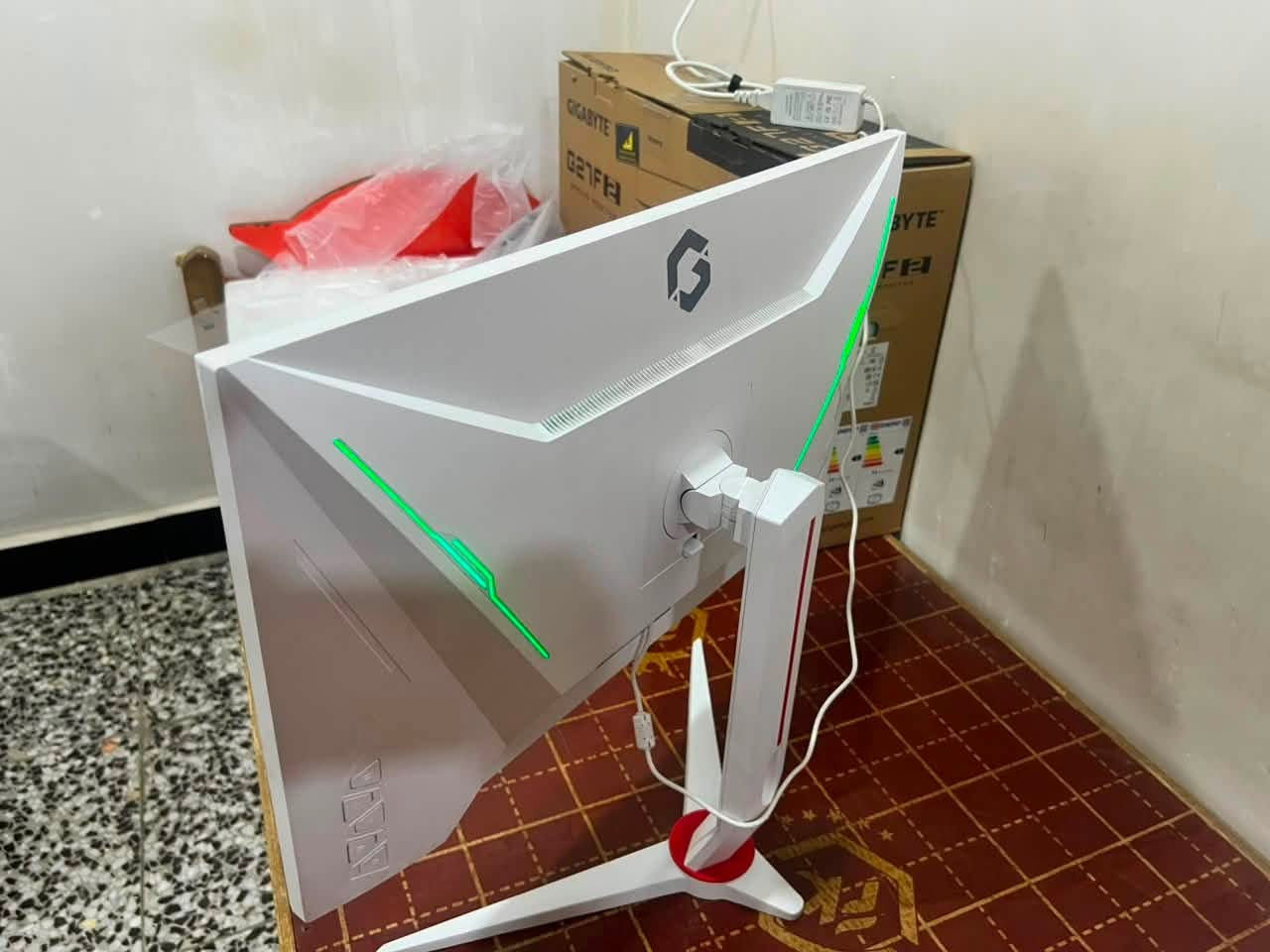 شاشتين مونتر جدد طك كارتون
الاولى كيم اون 180hz 1080 ips 
والثانيه كيكابايت 165hz 1080 ips
ثنينهم جايبهم من مركز الكراده جدد ممشتغلات ابيع لان محتاج الكيم اون ب225 
والكيكابايت ب200 بيهم مجال للشراي فقط مكاني بغداد رقمي واتساب ***********
