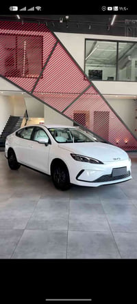 🚘 للبيع – BYD  ✨ موديل أنيق وعصري 🤍 اللون: أبيض ⚡️ اقتصادية وموفرة بال...