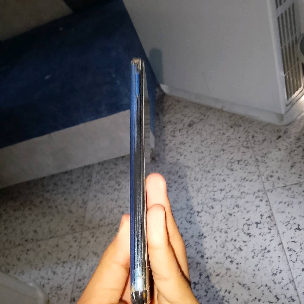 Realme c11نوع التلفون 
ذاكره32
التلفون شغال بس بي شخوط بل ضهر التلفون 
السعر70الف وبي مجال هواي