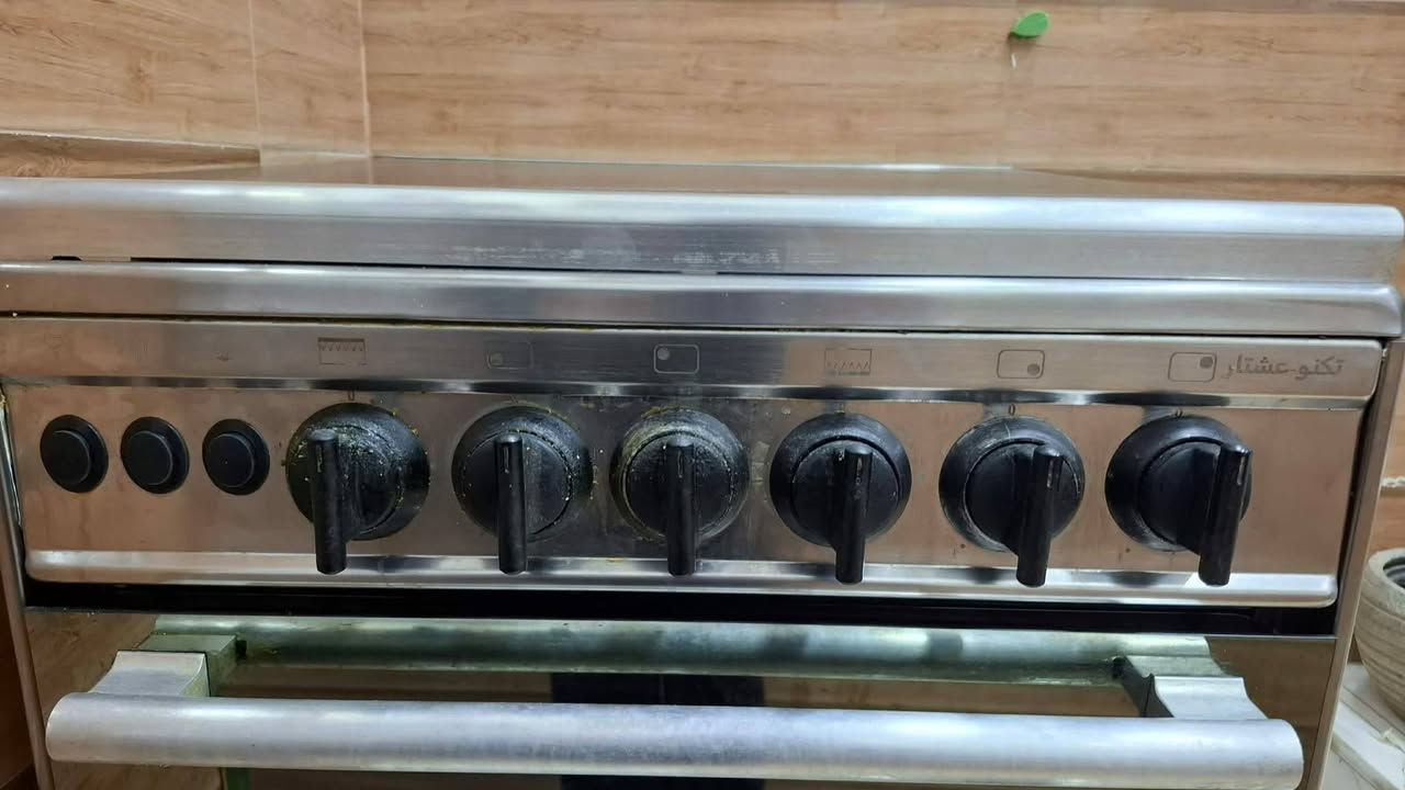 *للبيع: طباخ ماركة تكنو عشتار* 🔥
*الحالة*: نظيف جداً - استعمال قليل  
*المواصفات*:
- شغال كامل: العيون + الفرن 
- نظام بوري
- الفرن فوق وتحت كل واحد على حدة

*السعر*: *80 ألف دينار* فقط

للاستفسار والشراء على الرقم
***********
