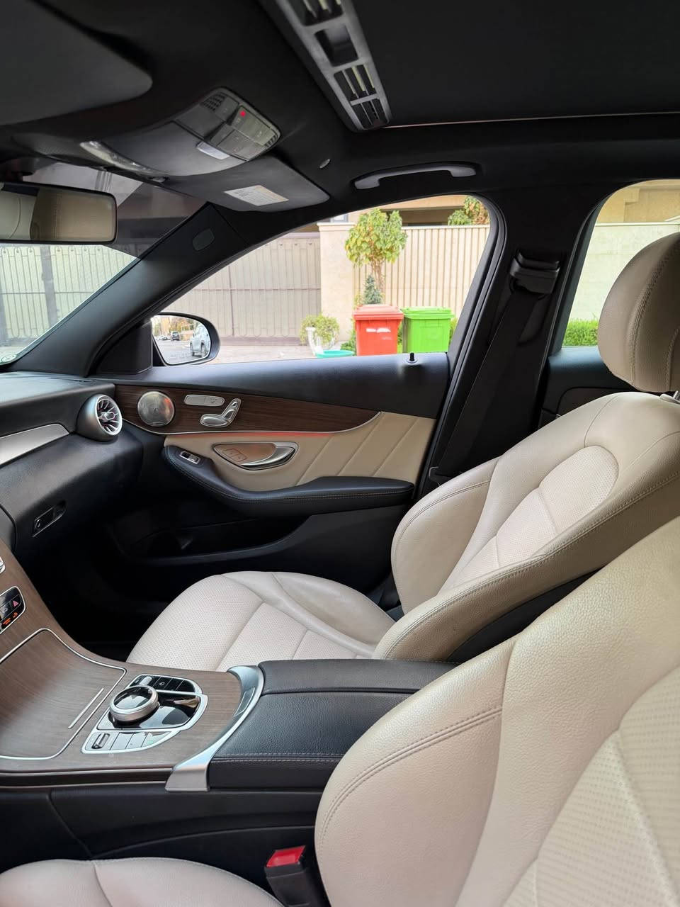 سلام عليكم 
للبيع c300 2020
وارد امريكي الضرر موضح ب منشور 
السيارة بدون ايرباك 
ماشية 50 ميل 
دشبول 63 لون
ستيرن D
كت amg
فتحه 
رقم اربيل السيارة ب اسمي 
المكان بغداد الحارثية
السعر 255
*********** بغداد, العراق
