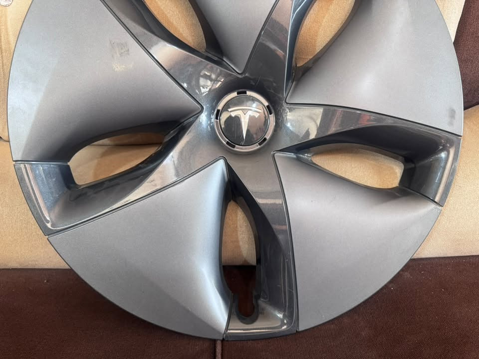 موجود كب 2018 - 2022 Tesla Model 3
(1قطعة)
***********
