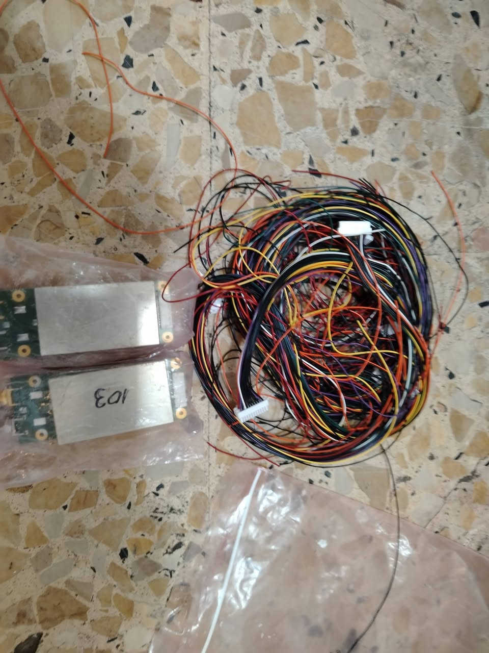 مرسل ومستقبل • مع التوصيل • اكسسوارات
