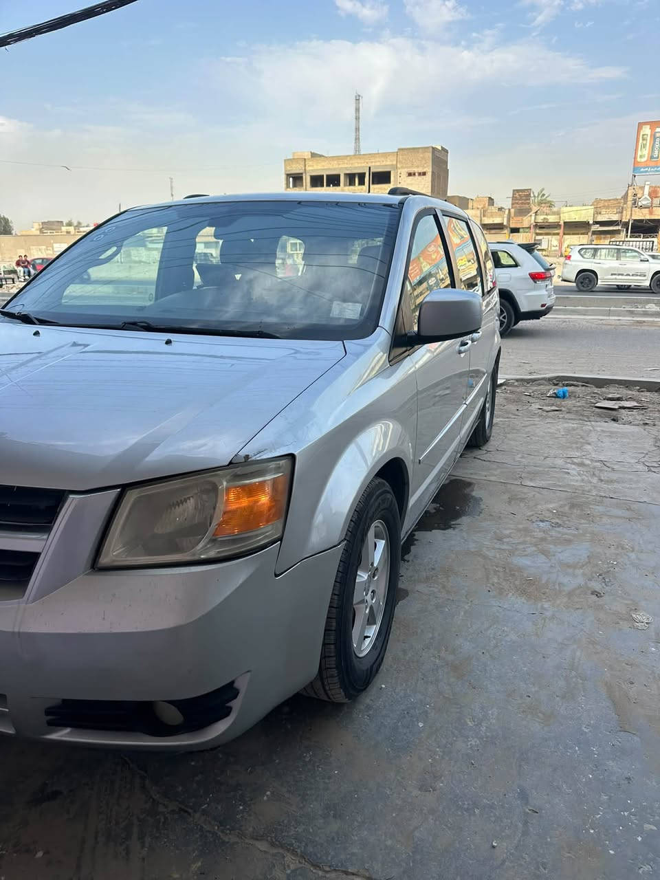 السلام عليكم
للبيع دوج كرفان موديل 2008 رقم بغداد الجدبد بأسمي سنويه 2031 مواصفات عاديه محرك 3300 كشنات بلع 3 قطع تبريد جام 6 كهرباء فرس ارضي فرس بالسقف شاشه كامره شاشه بالسقف بردات خلفيه بيبان عادي مو كهرباء السياره محدث الداخل دركه وبطاين مال موديل حديث كير ومكينه خير من الله بدون صرف بدون تبخير كهربائيات كلها شغاله تخم تاير جديد باتري جديد صدر امامي خلفي منظومه تبريد كله جديد 
ملاحضه// السياره بيها فقط صوت بطاله مال محرك 
ملاحضه // السياره بدون حادث فقط رشات صبغ بجم بدون صبغ شواصي لغود حوض والقماره كفاله بدون صبغ 
مكان السياره بغداد الشعب السعر 97 وبيها مجال للطيبين 
***********

نص مكتوب في الصور:
- ٠٩١٢٣٤٥٢٨٨٨