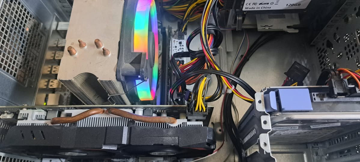 كيس تجميعه للمونتاج والالعاب بمعالج زيون

المعالج intel xeon e5 2666 v3

الفان ag 400

الرام 16 كيكا ddr4

المذربورد huananzhi x99-tf

الهاردات ssd 120 gb - hdd 1 tb

كرت الشاشة axle rx 580 8gb gddr5  

البور سبلاي huntkey  600 watt

كل القطع جديدة واصلية من الكرت و بور سبلاي

الكيس بي العاب قوية مثل سايبر بانك 2077

سعر الكيس 275 الف رقمي ***********

بغداد شارع الصناعه لايوجد توصيل
