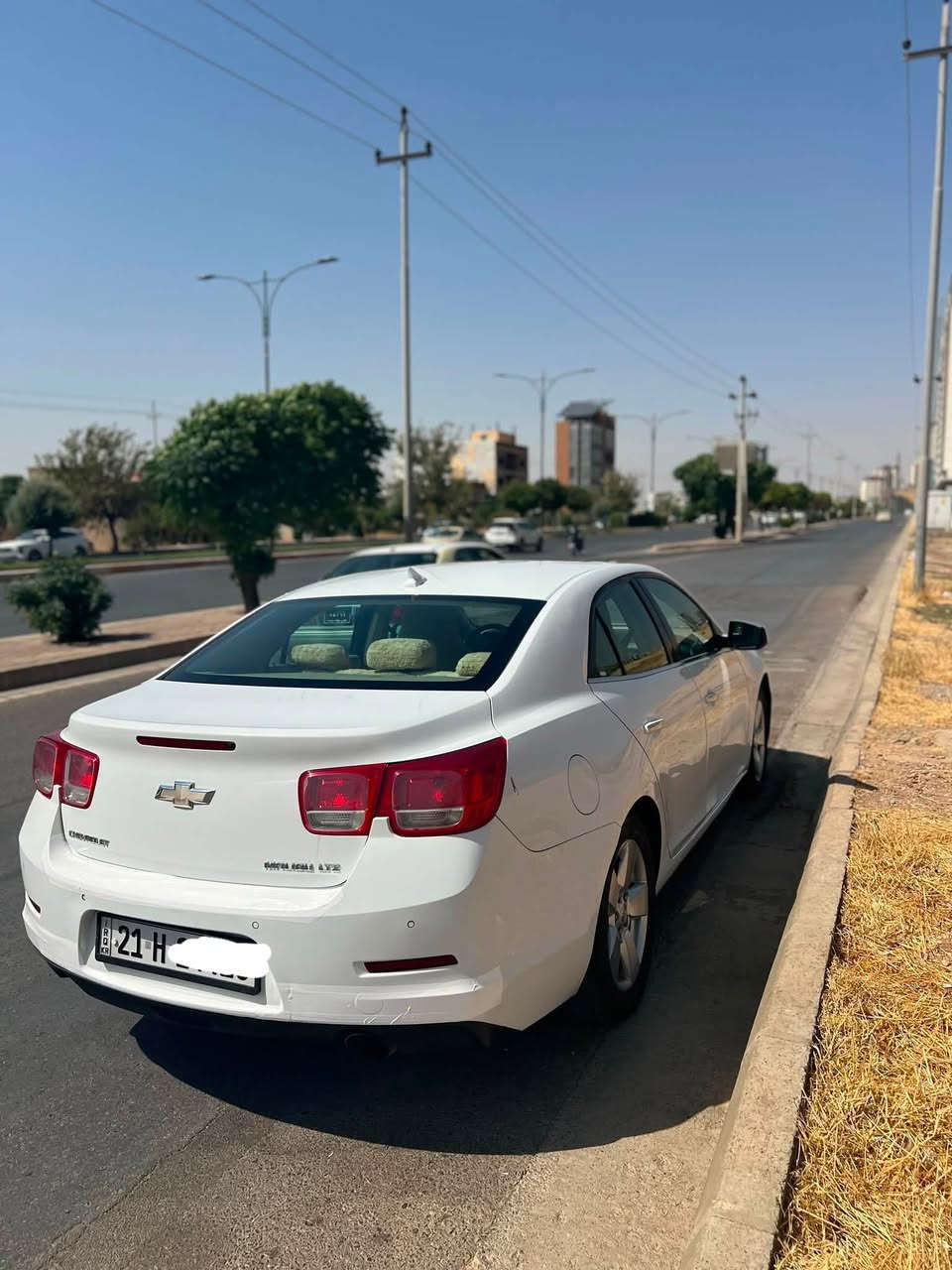 سڵاو هاوڕێیان

مالیبۆ ٢٠١٣ خلیجی LTZ 
فول مواصەفات ، سپی بەفری ، 
بۆیاخی نیە یەک دوو ساردی بچوکی هەیە
گێڕو مەکینەی نەکراوەتەوە و بێ کێشەیە
گڵۆپی مەکینەشی هەڵنەبوە
غرامەو تەحویل و بە ناو کردن 
بە ناوی خۆمەوەیە ، سەنەوی تازەیە 
٦ ساڵ و نیوە  لای خۆمە و بە ناوی خۆمەوەیە
***********

سعر : ٩٧ وەرەقەو معامەلەیەکی کەم
