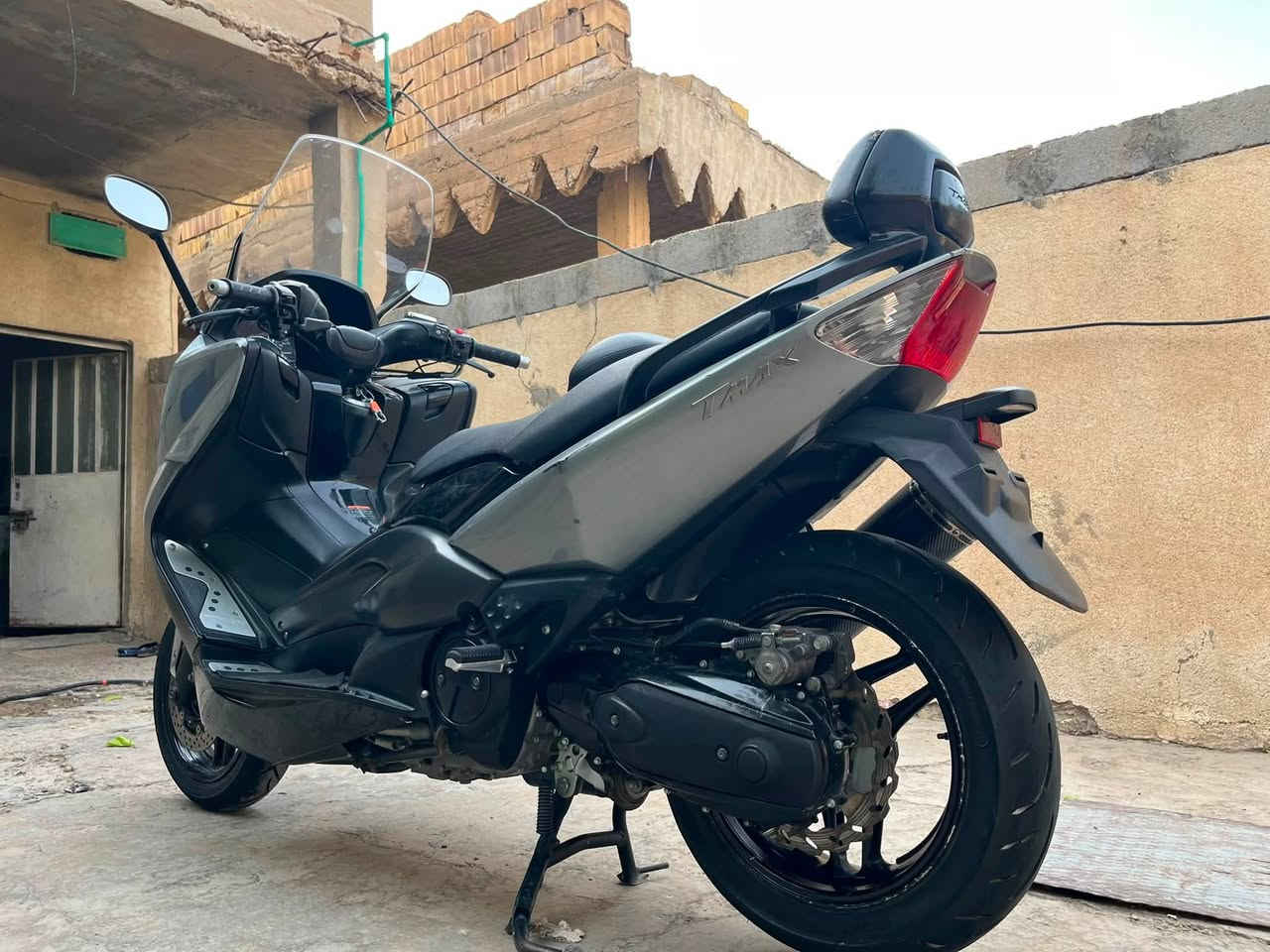 Tmax 500 2011
دراجه مكفوله من كل النواحي 
تدفه يدات 
تجوه اصليه 
كلج مالوسي 
صالنصه رياضي 
زوج تايرات جديد
ممشاه  46 km 
عنوان بغداد 
***********وتساب
***********📞
