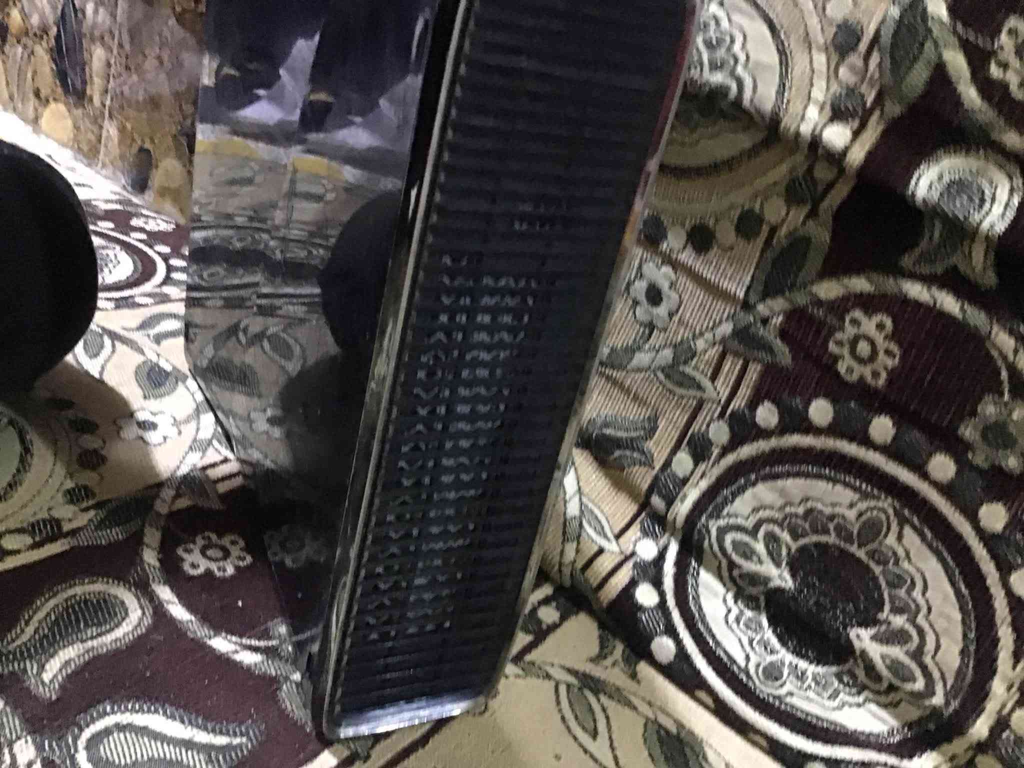 اكس بوكس 360 سلم    XBOX 360 Slim.  بي العاب جي تي اي فايف. وهواي العاب وكلشي ويا يدتين بس يحتاج  تبدلهن او تصلحهن 
مكاني بصرة حيانية اول لاين 
السعر 110 
***********
