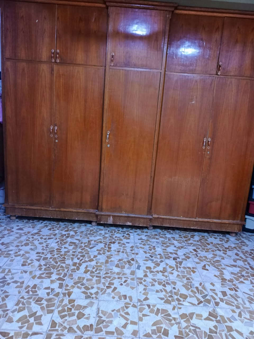 قنصور للبيع 5ابواب ملحق للاتصال***********
