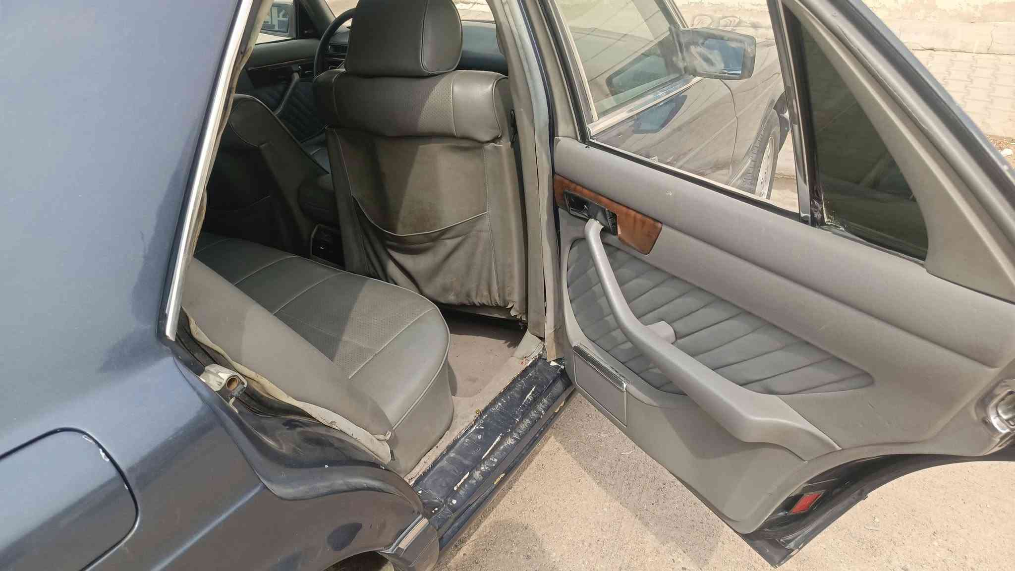 مارسدس مديل ٨٩ للبيع سعر ٥٠ وبيه مجال *********** واتساب تصال جاهزه سياره
@
