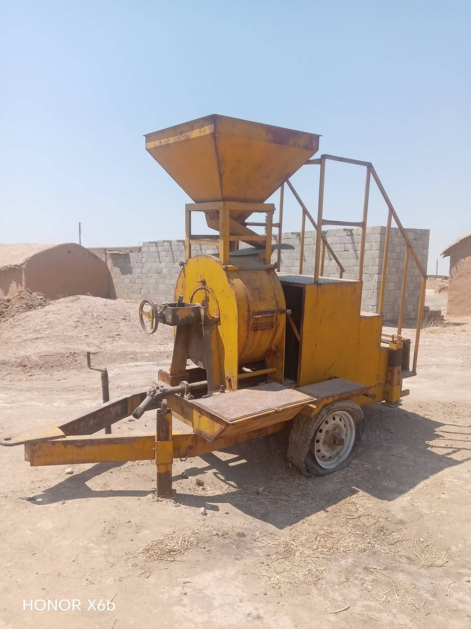 السلام عليكم للبيع طاحونه حجم 30 العنوان مفرق كياره للاستفسار الاتصال على الأرقام
*********** /***********
