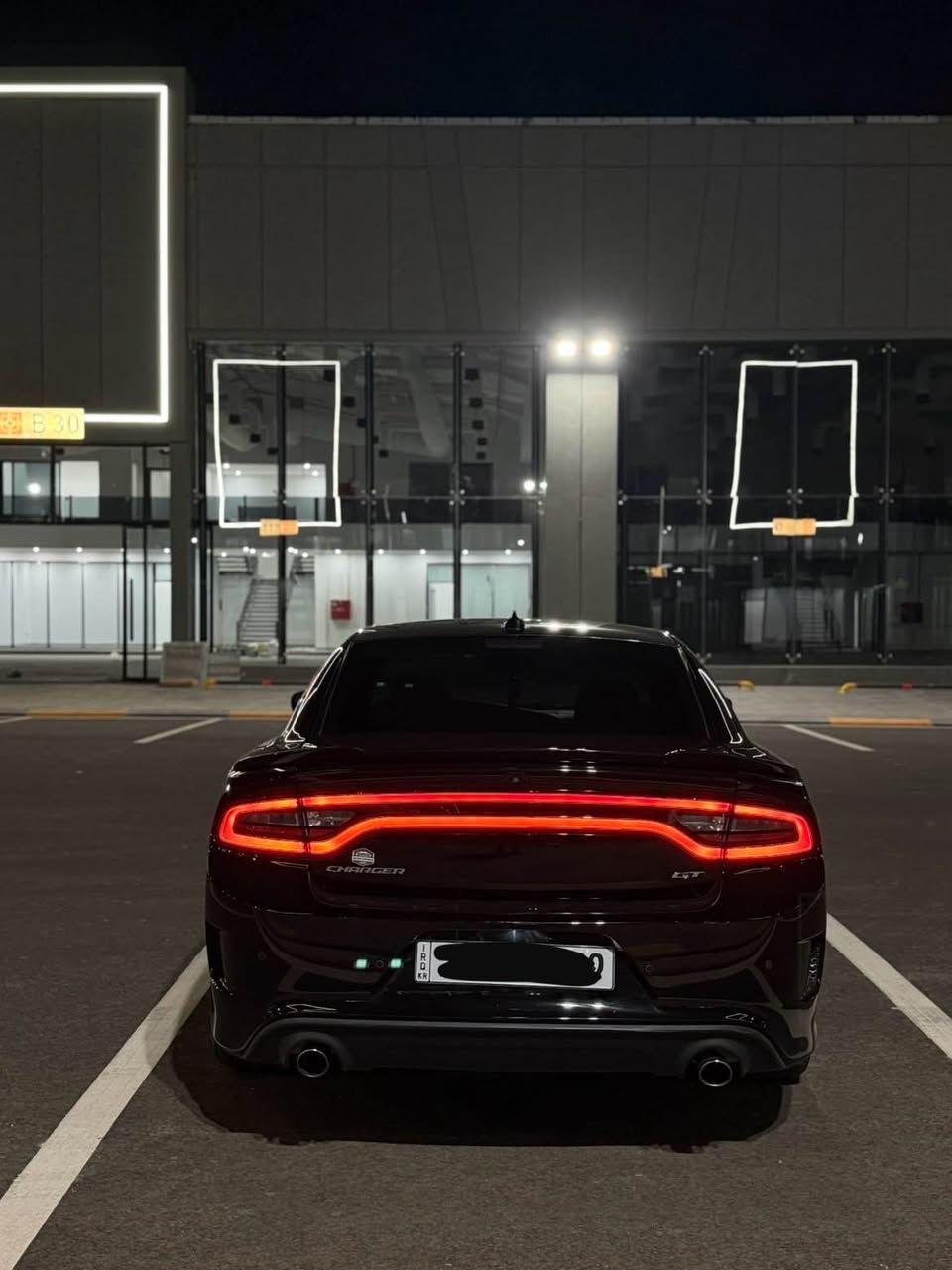 سيارة دودج تشارجر GT 2019 للبيع بأسعار مناسبة حبيت أشارككم هالسيارة الرهيبة! دودج تشارجر GT 2019 لون أسود، عداد 120 ألف ميل، أمريكي، فيها 3 قطع صبغ، ومحرك 6 سلندر 3600، وكراسي كهربائية ومريحة، مع شاشة أمامية لمسية 11 إنش، ونظام ملاحة، وكاميرا خلفية، ونظام تشغيل عن بعد، واستيرن كامل، وناقل حركة 8 سرعات، والكثير من الميزات الرائعة. السعر مناسب جدا، وإذا حابب تستفسر أو تشوف السيارة، اتصال أو واتساب ***********. موجودة بأربيل أربيل, العراق
