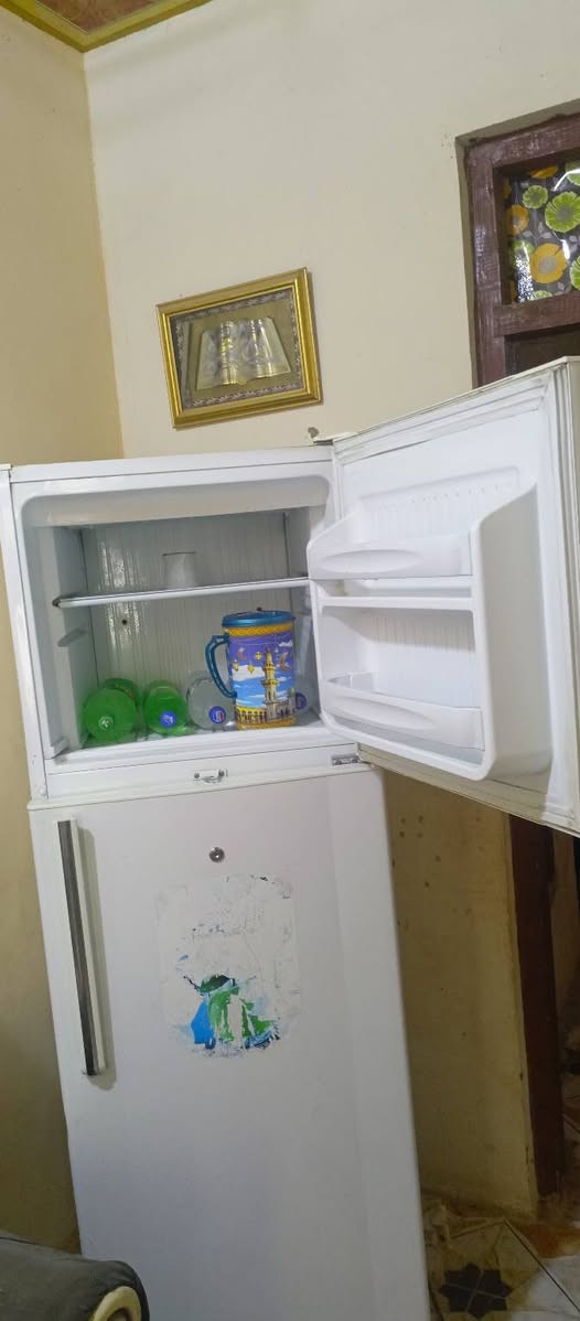 للبيع ثلاجه فول تجميد بعدهه شركه حجم الكبير كونكرد ***********
