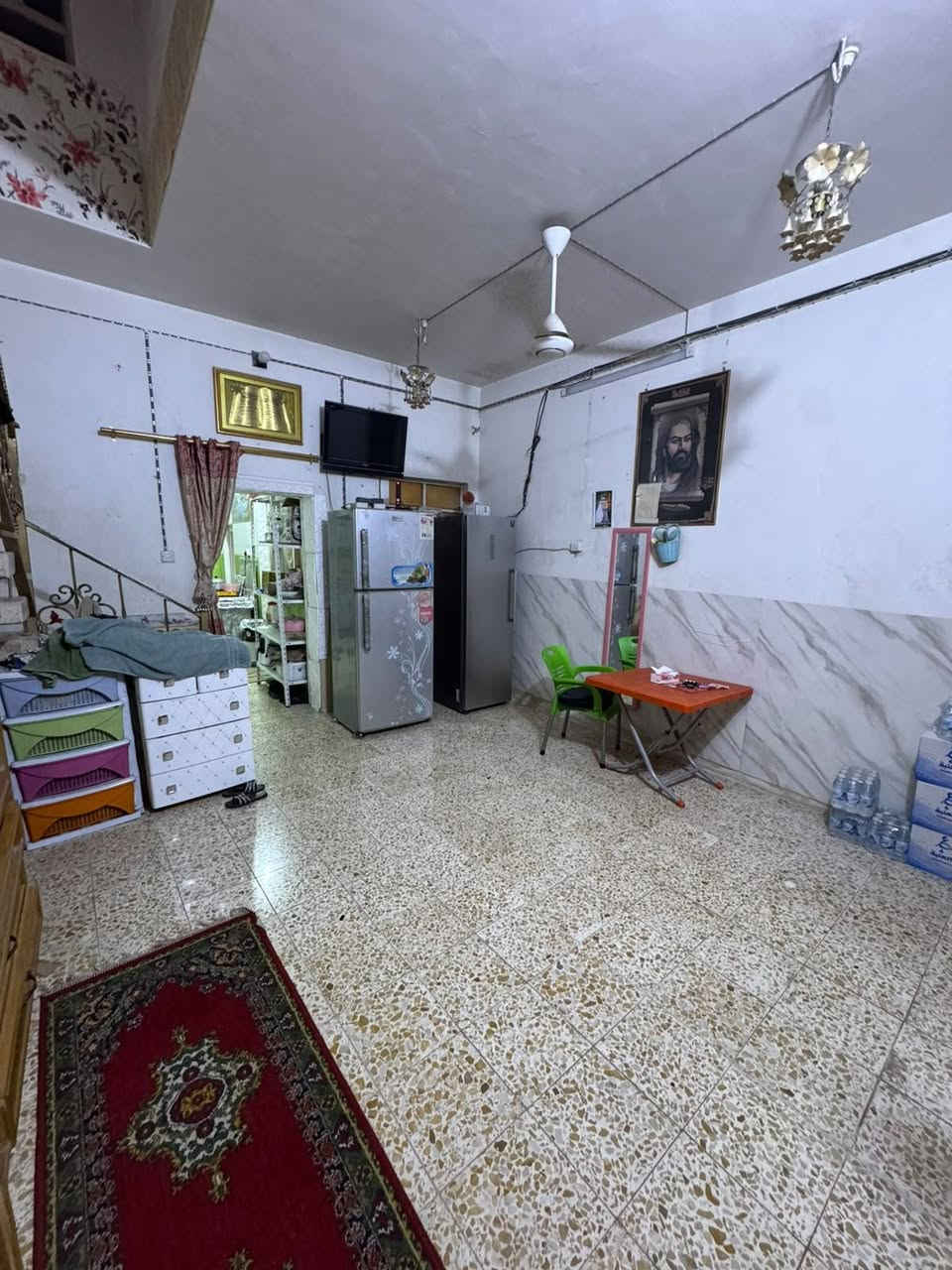 السلام عليكم بيت 100 م طابقين صب حي الوفاء للبيع غرفتين نوم كراج استقبال صاله عدد 2 مطبخ حار وبارد السعر 120 وبي مجال منطقة 40 الف مفتوح على شارع الصب رقم تلفون 📱 ***********
