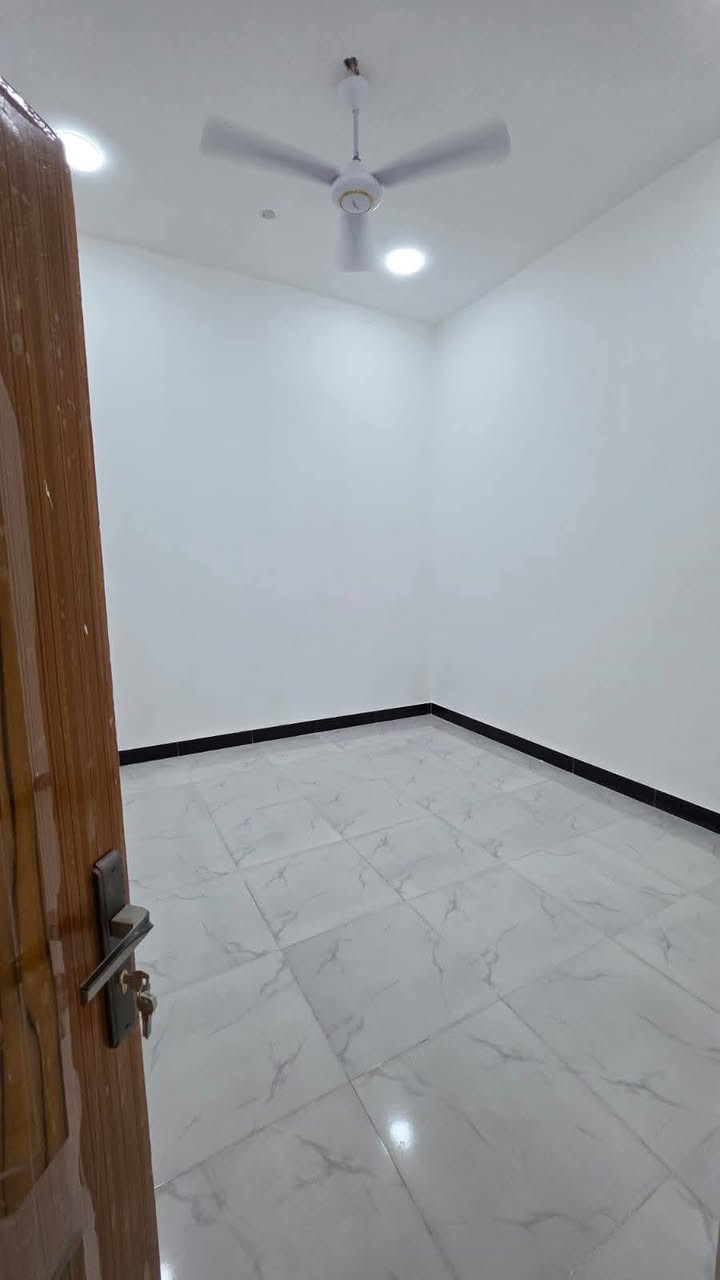 أسعد ألله أوقاتكم بكل خير احبتي *********** 
دار سكن للبيع ماشاءالله
جمال وترتيب ودقه بلعمل ✨

مساحة 120 م
على شارع 8 متر ثاني بيت عن تبليط

العنوان بصره حمدان قرب البريد

محتويات البيت
دوانيه
صاله + مطبخ واسع
غرف منام عدد 2
مناور + صحيات خارجي داخلي

نوع العقار طابو ملك صرف زراعي عراقي سند 25

كل هاذ جمال وترتيب بسعر 67مليون وبي مجال

للتواصل ***********
