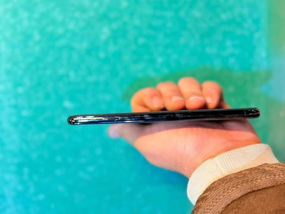 السلام عليكم ورحمة الله 11 برو ماكس شرط شخط مايي   ذاكره 512 بس بطاريه مبدله اصليه من شركه ابل فيس إيدي شغال بصمه الوجه  شرط شخط ما بي مايصرف شحن السعر 370 وبي مجال قليل  ويرهم مراوس ايفون فقط شعندك نزل معه ذكر السعر ***********
