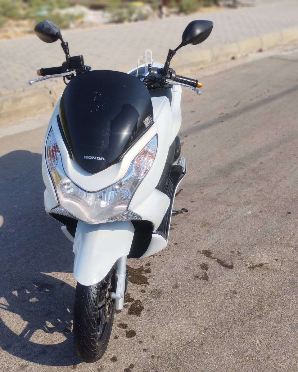 pcxجيل اول دراجه بعدها زيرو
ماشيه 30الف دراجه شغاله كلشي بيها كهربائيات 
مكينه مكفوله مكفوله 
واسط كوت مركز المدينه 
الرقم ***********
دراجه حلوه.
