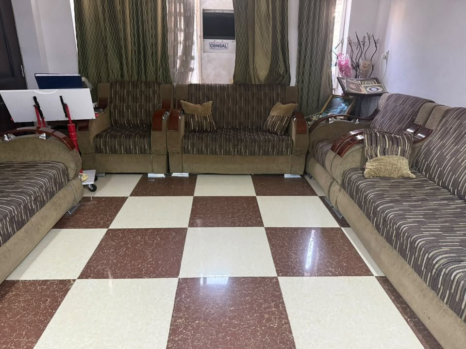 قنفات للبيع 150 وبيها مجال  للاستفسار الاتصال على الرقم
‭***********‬
