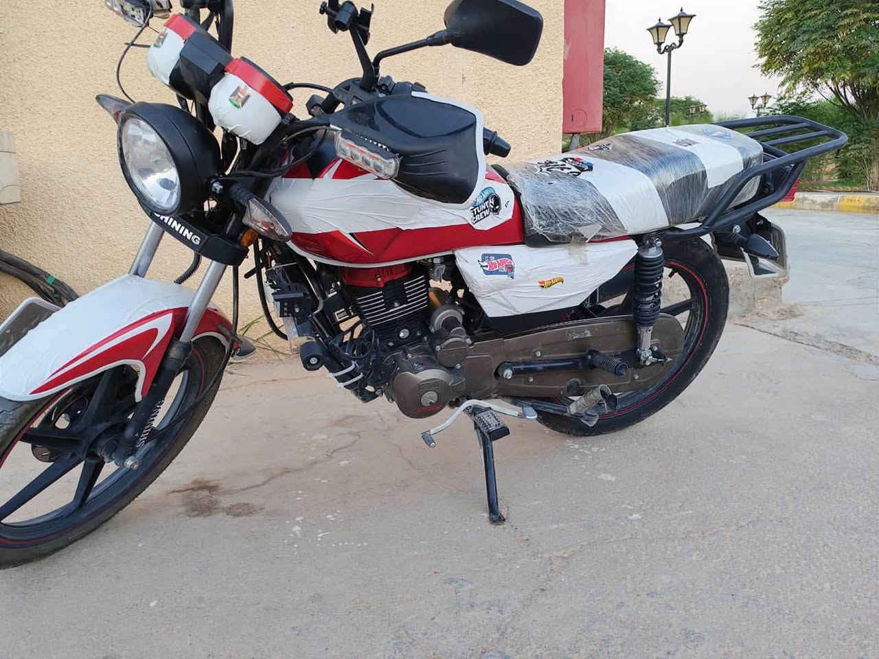 شنك للبيع موديل 23 مسجل بأسمي ما مفتوح بي برغي تجي وتشوف بعينك
***********
