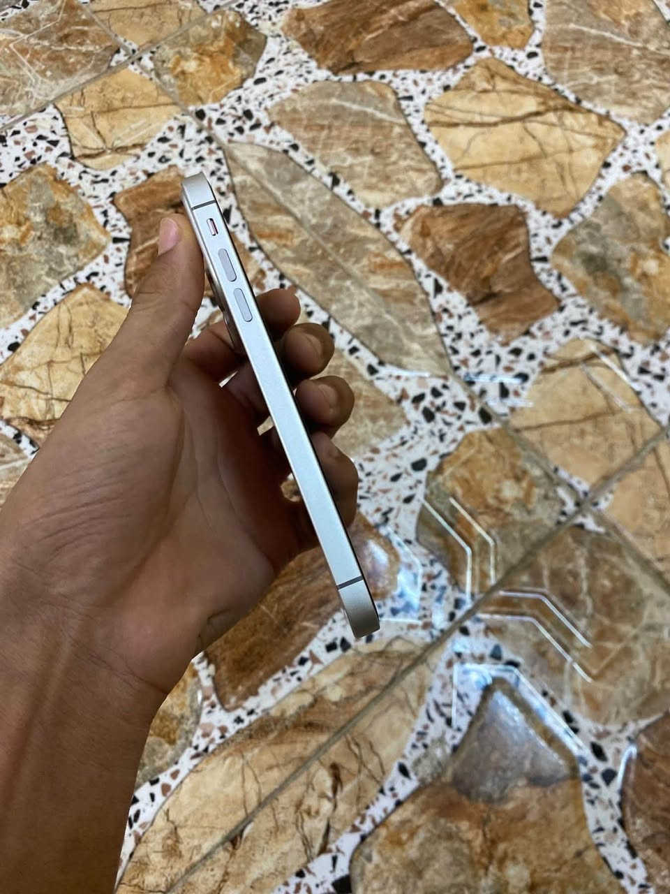 آيفون اكس آر • ٦٤ • فيس ايدي شغال
