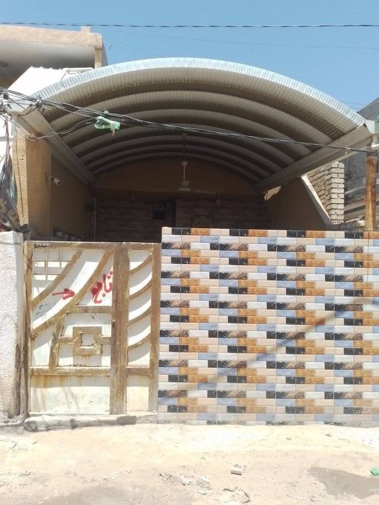 السلام عليكم .مشتمل نظيف جدا للايجار سعرة ٢٥٠ منطقة الدوب خلف العمارات السكنية للاتصال ***********
