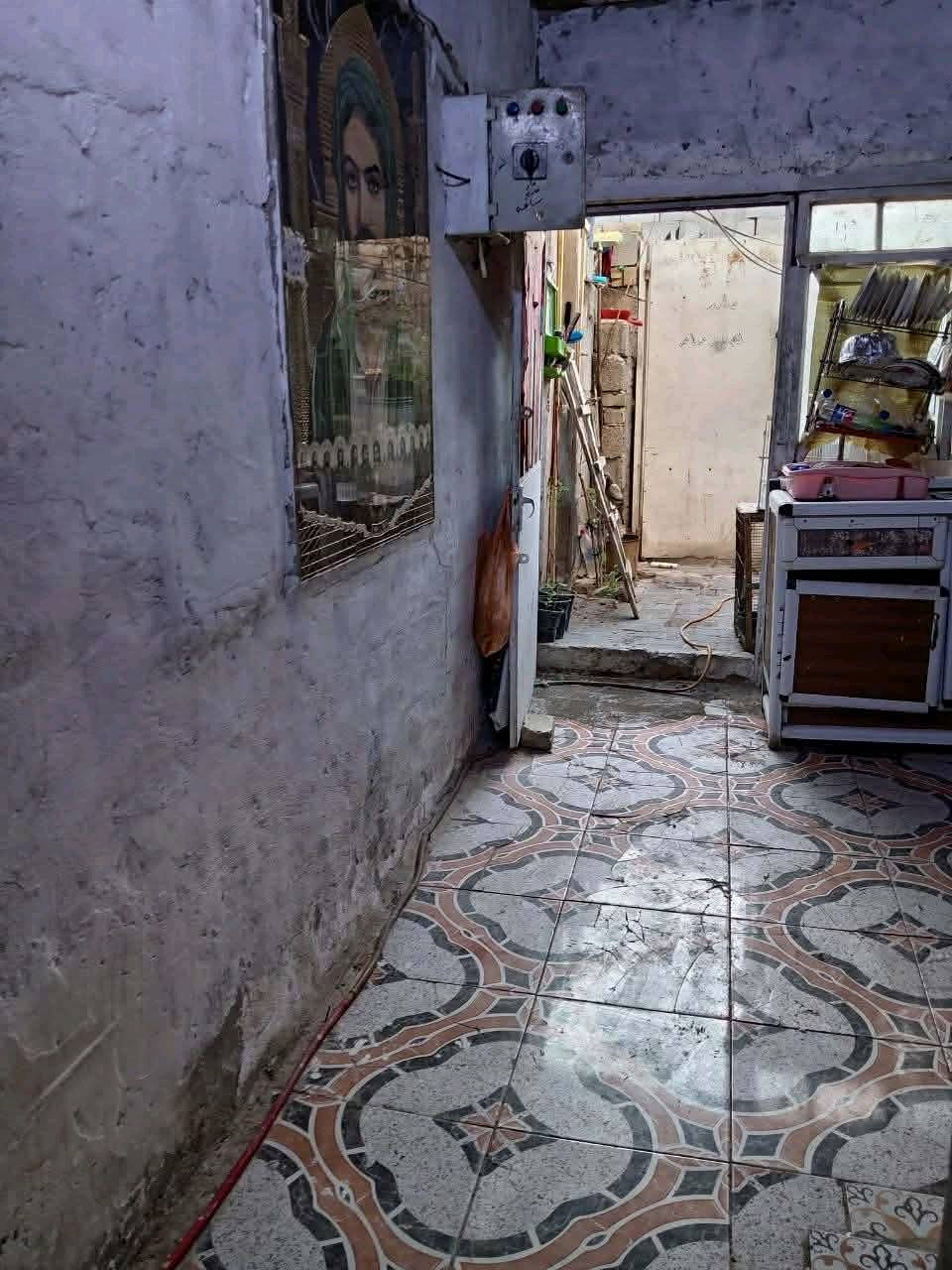 بيت للبيع مساحه ٥٠ متر سبع قصور قرب جامع الامام علي 
السعر ١٨مليون فقط 
التواصل معنا عبر الهاتف ***********