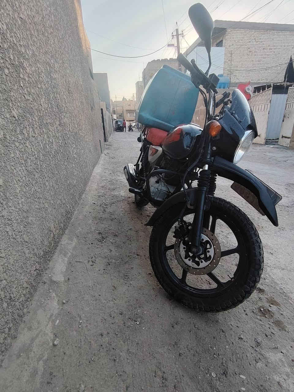 سلام عليكم بوكسر جبلي ماشيه 45الف دراجه جديده معنه كلمه موديل 2023مسجله بسنويه2022شهر12 تحويل مباشر عقد مرور ابيع سعرها 2600 مكاني بغداد رقم هاتف ***********
المتفيده لا يعلق كلشي اكو بسوك حبايب
