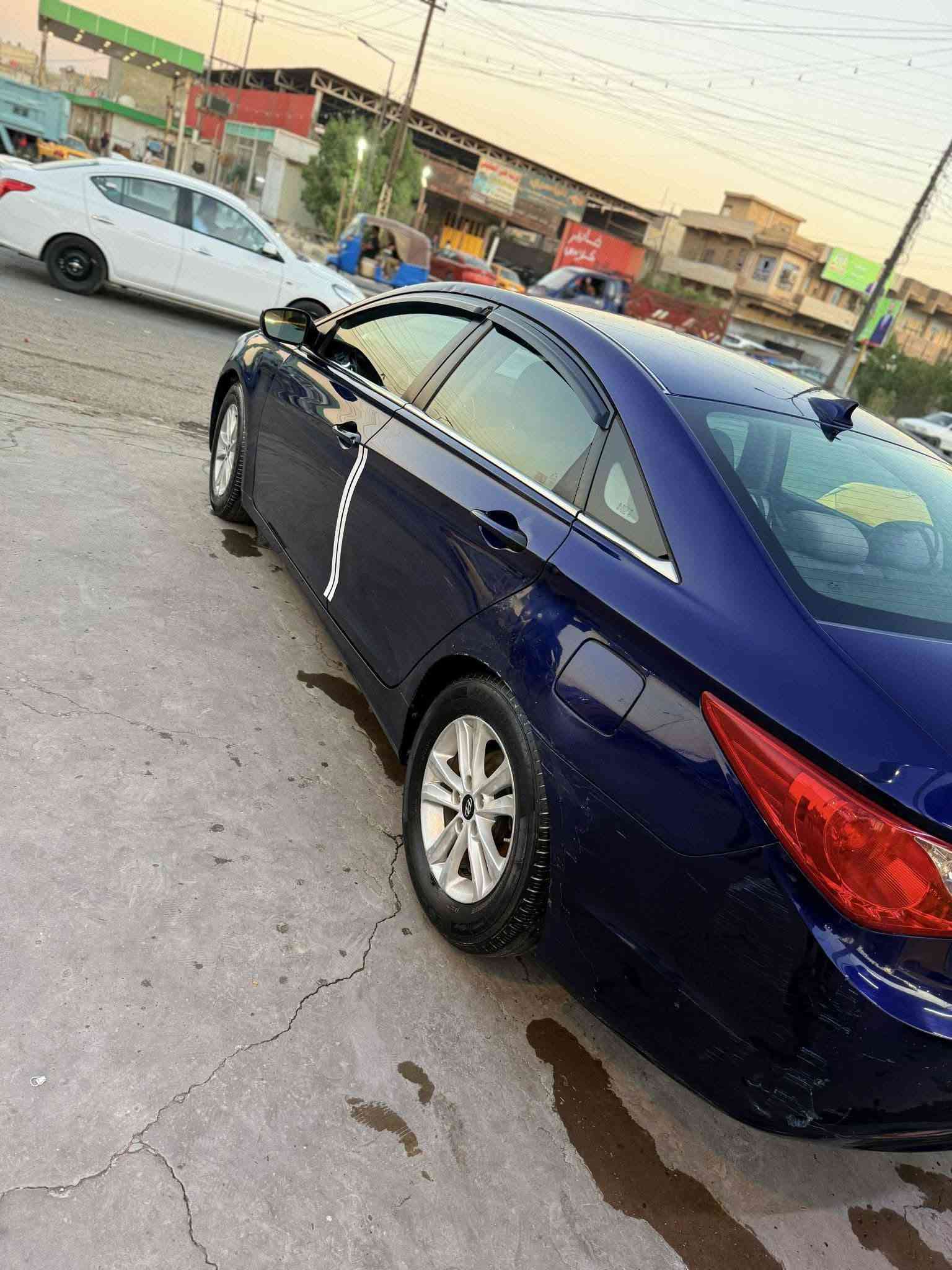 السلام عليكم 
سوناتا2013
بيها قطعتين بس 
بدون دواخل 
مكينه وكير كله جديد
تبريد جديد
فقط صدر شوي تعبان 
رقم ديالى تحويل ثاني يوم 
محرك2400
للبيع او مراوس 
سعرها88وبيها مجال 
مكامي بغداد العبيدي 
***********
***********
