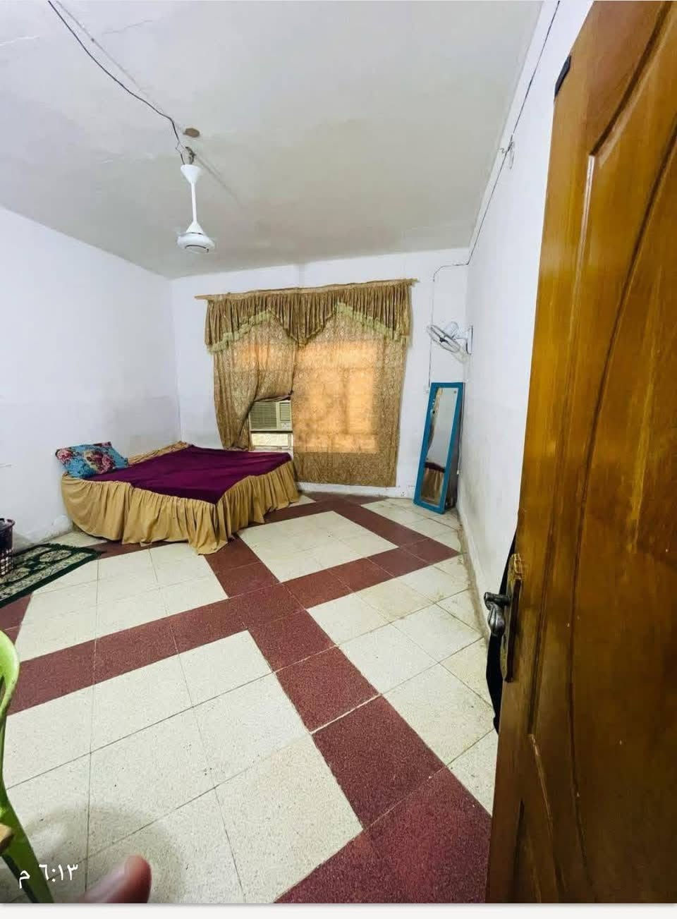 السلام عليكم 
دار للبيع ..... الحمزه الغربي /حي الحوراء   .... طابو صرف  المساحه 327 متر مربع
بناء حديث عام 2013...  طابوق معمل بدره
طابقين ... 
السقف عكاده 
الدار ركن على شارعين ...الشارع الامامي 20 متر ... الشارع الجانبي 10 متر 
تحتوي الدار 7 غرف نوم ... 4,  غرف نوم واسعه 5×4 في الطابق الارضي و 3 غرف نوم واسعه 5×4 في الطابق الثاني
تحتوي الدار .. صاله واسعه جدا  قياس 10×4 عدد 2  في الطابق الاول وفي الطابق الثاني 
تحتوي الدار على استقبال حديث واسع 8×4
تحتوي الدار. على مطبخ واسع 4.5×4.5
تحتوي الدار. على مجمع صحيات عدد2  داخلي وخارجي
 تحتوي الدار على طوارم عدد 2 
تحتوي الدار على حديقه ..
التحويل مباشر ....
محولة الكهرباء الوطنيه في ركن البيت 
ماء اساله  متوفر
السعر مناسب جدا جدا 
البيت مربوط بشبكه المجاري الجديده
للاستفسار الاتصال على الرقم التالي 
***********
أو مراجعة مكتب القبطان لبيع وشراء العقارات شارع علي قمارة قرب أسواق حسون مخيف
