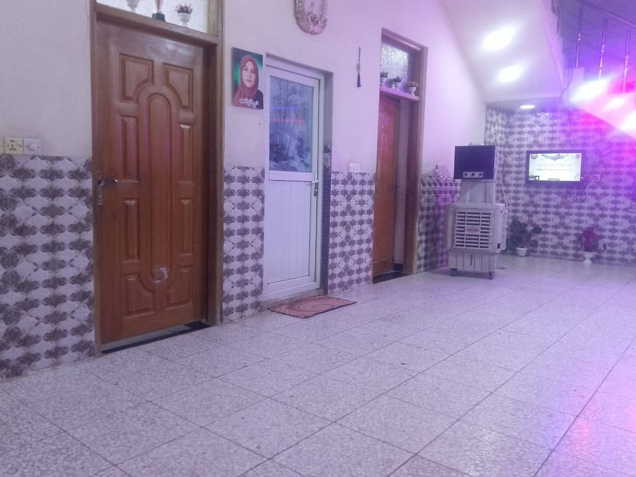 دار للبيع 
200م -10*20- طابق ونصف - طابو زراعي سند ٢٥
الطابق الأول:گراج سياره-مدخلين استقبال كبير-مطبخ كبير-صاله داخليه كبيره-غرفه نوم عدد 2 
الطابق الثاني:غرفه نوم كبيره-سطح امامي+سطح خلفي 
العنوان : الأمين الثانيه-سكينه وگريات-مقاطعه ٢على٩ 
رقم الهاتف : ***********
                 : ***********
