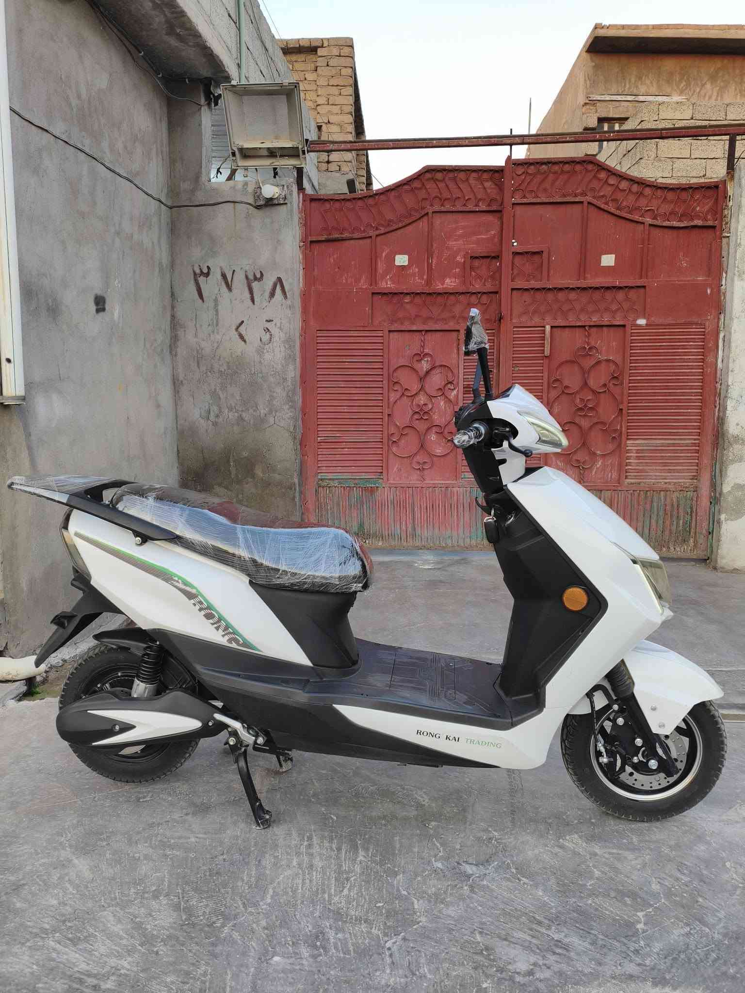 ماطور شحن 2025
سكنس RONG
6بطاريات كبير شرط فحص 
تشغيل عن بعد 
تايرات اثنين نضيف 
نضام R
اربع نمر 
كهربائيات كله شغال 
سعر 650بي مجال 
عنوان ديالى جلولاء 
***********
