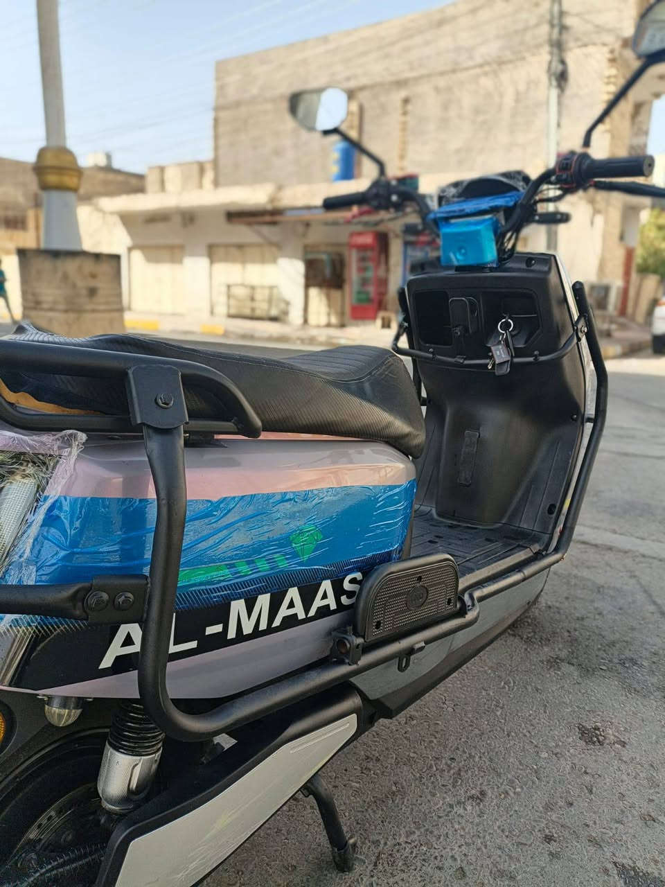 السلام عليكم 
عندي موطور شحن للبيع 
شركة الماسة دبدوب 
موديل 26 
استلام جمعية 
مستخدة شي قليل حيل تجي وتشوف بعينك 
ملف 3500 واط  
فول مواصفات لايت زنون عالي وناصي واربع سرع سرعته 99حقيقي ومثبت سرعة واشاير يمنة ويسرة 
الموطور بالايلون بعدة جديد تجي وتشوف بعينك 6بطاريات طك كارتون وتفحص وين متريد 
 مكاني داخل الرمادي 
السعر 625 وبي مجال 
للستفسار ***********
اتصال فقط
