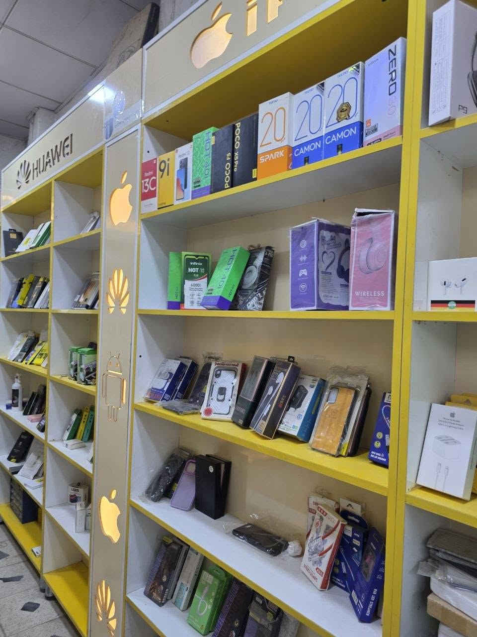 محل صيانةموبايل للبيع لعدم التفرغ بسبب الدراسة محل اثاث كامل ديكور مع ادوات الصيانة والاكسسوارات 
السعر خاص او الاتصال على الرقم ***********
الموقع / سوق بعقوبة القديم_ قرب كراج الهويدر القديم_ مقابل شركة دبي للموبايل
