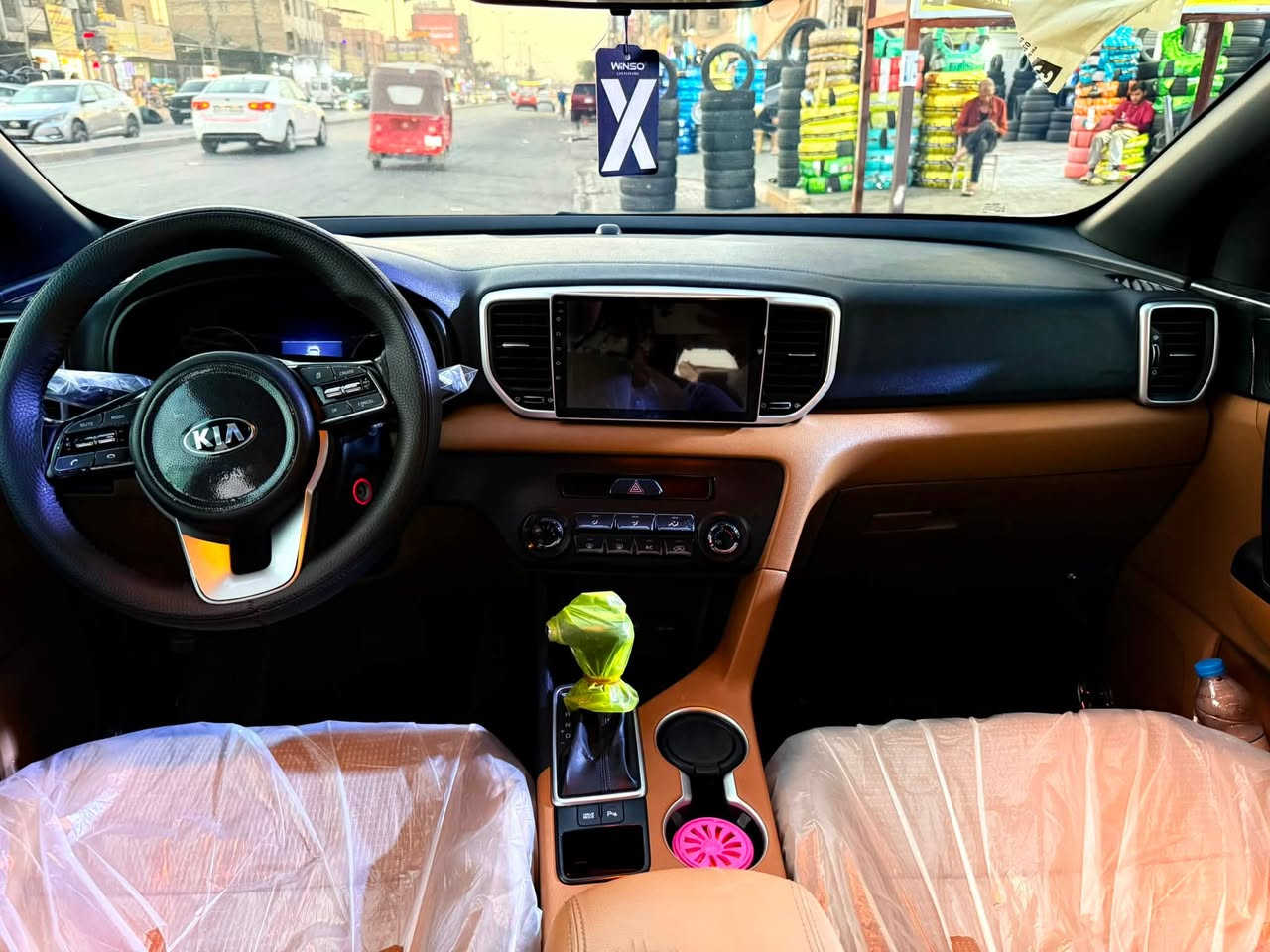 سلام وعليكم كيا سبورتج مديل 2020 دوليه سياره نص فول ماشيه 110 سياره جديده سبير منازل حساس امامي خلفي شاشه كامره دواره ويل حجم 19  تخم تاير جديد تبريد قطعتين فقط بيها بارد قطعتين راجعات ميه بل ميه هزه جديده سنويه جديده ارقام جدد السعر 178 وبيها مجال كلش بسيط *********** العنوان بغداد حي العامل
