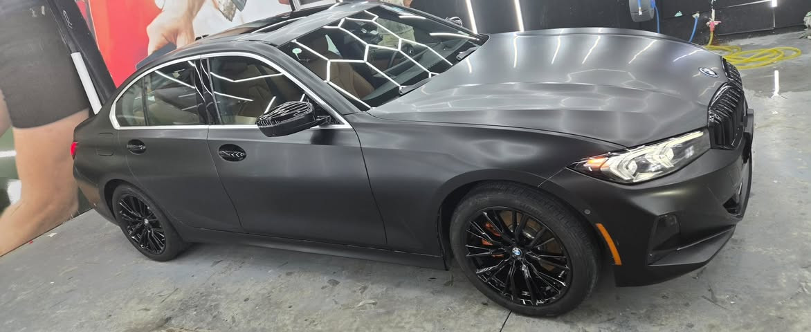 السلام عليكم
BMW 330e xDrive 2024 | للبيع

BMW 330e xDrive — موديل 2024

⚡️ Plug-in Hybrid | 2.0 Turbo | xDrive

سيارة بمواصفات مميزة جداً، ممشى 28,000 كم فقط، لون أسود مع PPF Matte، وحالة ممتازة.

🔥 أبرز المواصفات:

🚘 2.0L Turbo Plug-in Hybrid

⚡️ قوة تصل إلى 292 HP

🏁 xDrive AWD — دفع رباعي

⚙️ ناقل حركة أوتوماتيك 8 سرعات

🔋 قيادة Hybrid / Electric

✨ التجهيزات:

• Head-Up Display (HUD)

• Auto High Beam

• تدفئة المقود ♨️

• مقاعد جلد

• Auto Parking / اصطفاف تلقائي

• Lane Keeping Assist

• Lane Departure Warning

• Emergency Braking

• حساسات ركن

• كاميرا 360 درجة

• شاشة BMW iDrive

• عدادات رقمية

• Apple CarPlay

• Android Auto

• تحكم متعدد الوظائف بالمقود

• أنظمة BMW المتقدمة لمساعدة السائق

• إضاءة LED

• أوضاع قيادة متعددة

• تشغيل بدون مفتاح

رقم الشاصي

3MW39FS05R8E67076

الضرر قطعة واحدة فقط البنيد مثل ما موضح بالصورة

السعر 32,500$

***********

