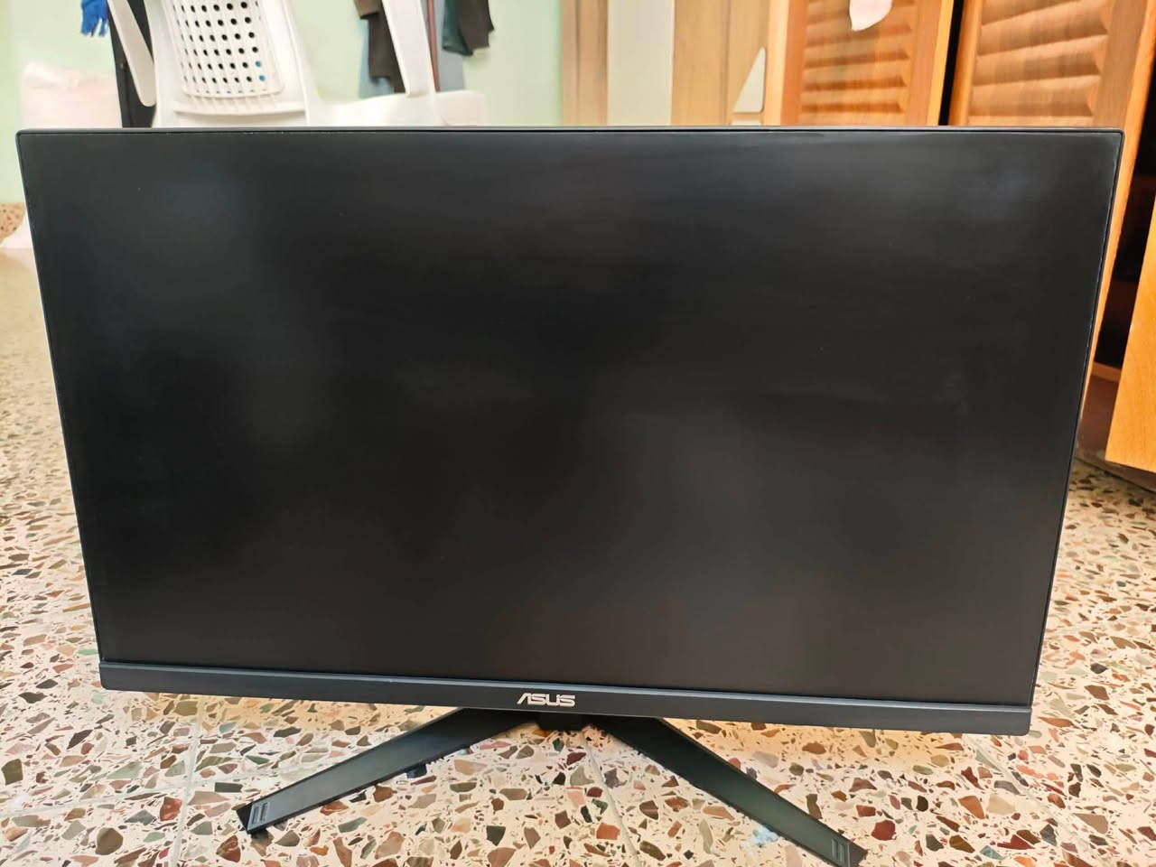 السلام عليكم مونيتر اسوس ضمان 3 اشهر شركة
- حجم 27 
- دقة FHD
- بنل ips
- هيرتزية 180hz

مكلف بالنشر *********** للتواصل واتساب
