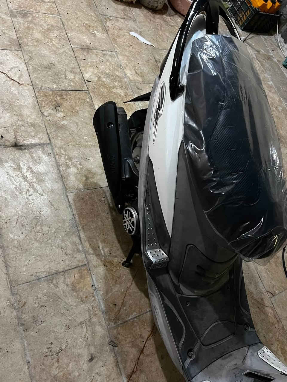 دراجه ماكس منغولي الداجه 600مامفتوحه
وشرط الفحص الدراجه صاله شهرين طالع من الحاويه وصله وكتلوكه موجود الدراجه كله عله وضع الحاويه وكله بلاد وختم واحد وكله شغاله ماناقصه اي شي 
ناصريه مركز الشراي يتصل (***********)
