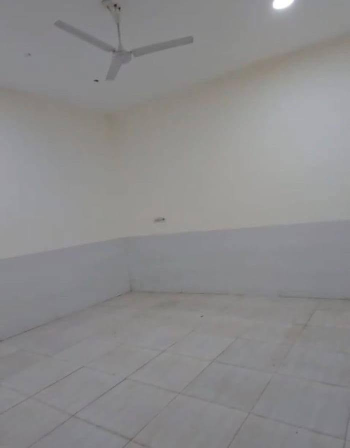 بيت طابقين للايجار ابو الخصيب عويسيان شارع صقر يحتوي طابق الارضي غرفه وصاله وستقبال ومطبخ مفتوح عل صاله ويا الكاونتر وصحيات وفوك غرفه وصاله سعر 400قفل سعر نهائي ***********
