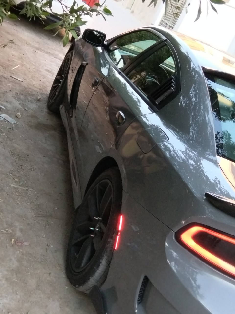 السلام عليكم جارجر 19هيمي سكات 6400 باك واردامريكي فول مواصفات عدةلفتحة سيارة بدون ايرباك 
لون سمنتي مميز 
1-كشنات حضن كهرباء تدفئةتبريد 
2-مثبت سرعة ردارجانبي حساسات خلفية 
3_كشنات خلفيةتدفئةمنافذيواس يوسبي
4-كامر دوارة مري تحسس بلاضائةهيترات بلمرء مرء قلابة 
5-خزن وضع القيادة 
6-عليهه كت وايد بدي بدون نفخات 
7-ويل سكات+تخم تاير جديد 
8-سنوية جديدة صارشهرمن سويتة+هزاه
شرط تحويل 
سيارة كاملة ماكو أي نقص
سستم صوط الباين 
الدمتغير الهاتف 
صوط.كزوز رعب تحكم بوابة 
سونر ماوجد 
رقم بغداد علوان بغداد أم الكبر 
الهاتف *********** علي
او مراوس سيارة عائلية مناسبة 
سعر 225
