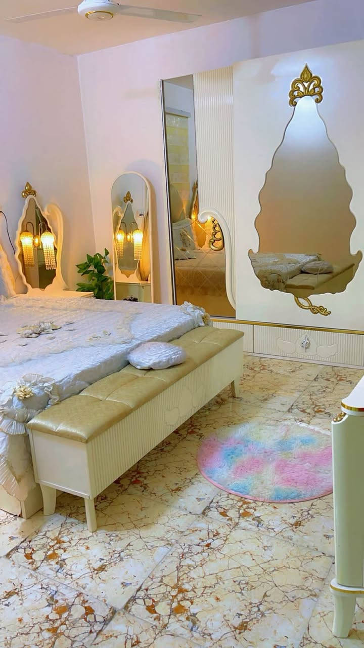 غرفة تركية نظيفه ونازكة تتكون من ٩ قطع مكان مركز الحلة جسر سيف سعد ماخذيها بمليونين رايديها مليون ونص ***********
