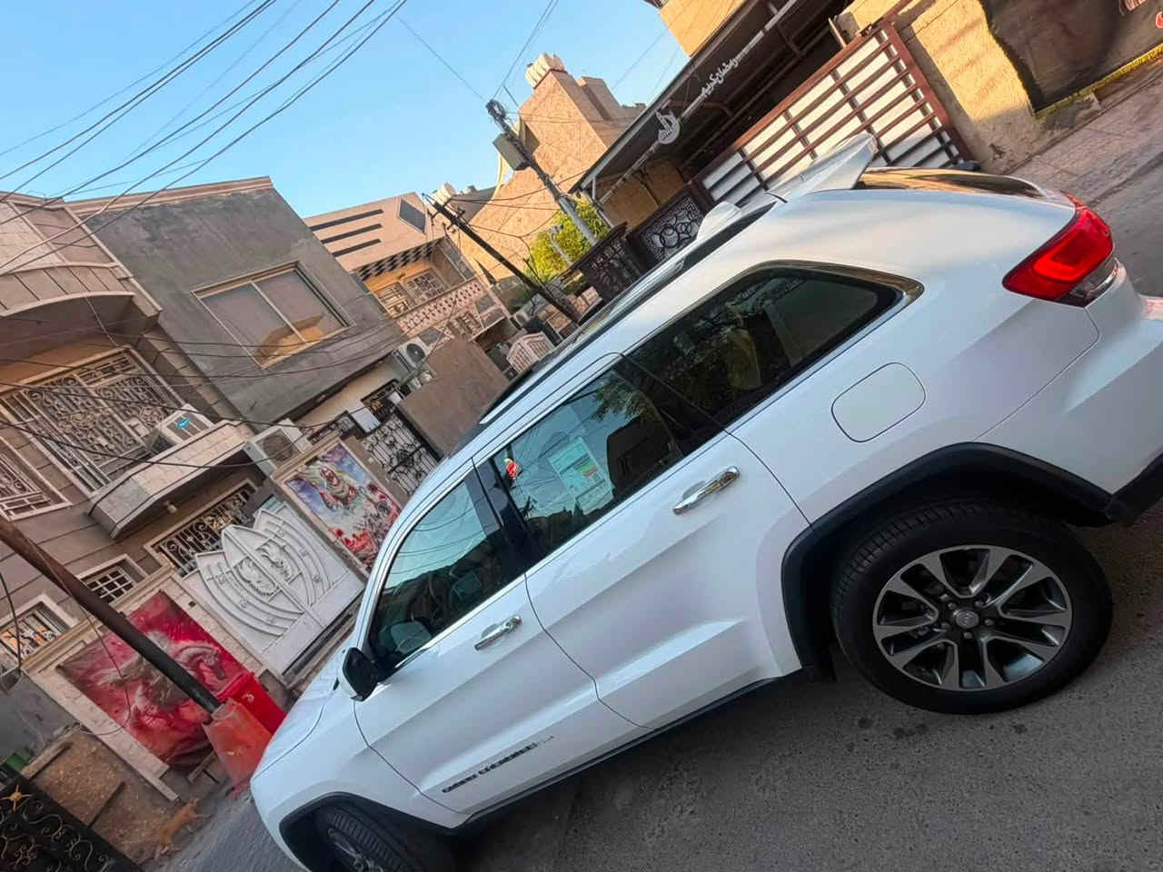 سلام عليكم جيب لاريدو خليجيه
موديل ٢٠١٨ لمتد بلاس فول مواصفات شاشات بنوراما 
السياره صار بيه حادث بصيط موضح بصور ماشيه ٤٩ 
رقم بغداد الشراي يتصل ***********
