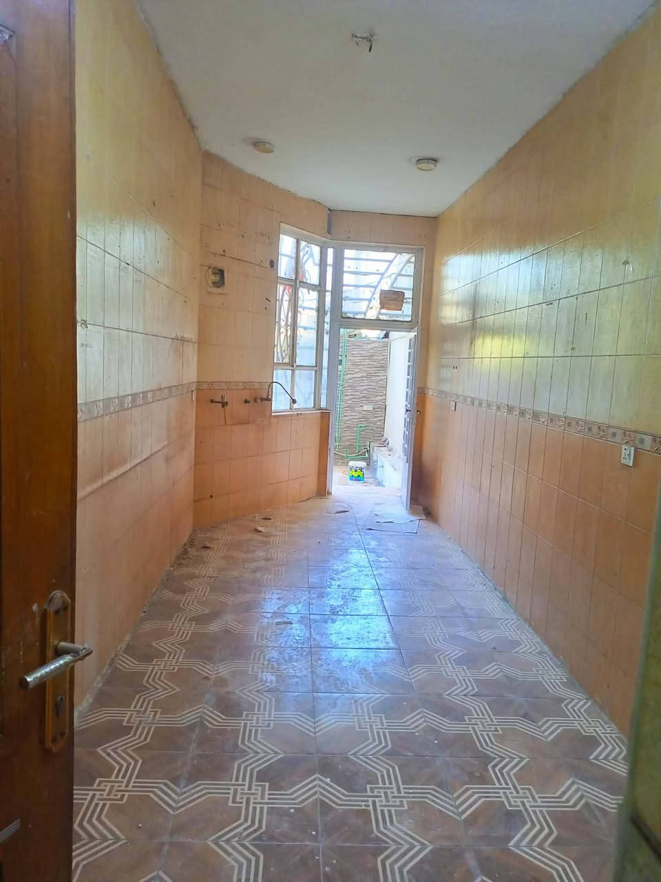 🏠✨ للإيجار – بيت 175 ✨🏠 
الموقع /حي الجامعه شارع عشرين 

📍 المواصفات:

🛋️ استقبال 
🏢 صالة 
🛏️ غرف عدد 2
🚿 مجموعة صحيات متكاملة
🍽️ مطبخ 
🌤️ ارضية بورسلين 
💼 كراج سيارة طارمة 

📞 للاستفسار: ***********
